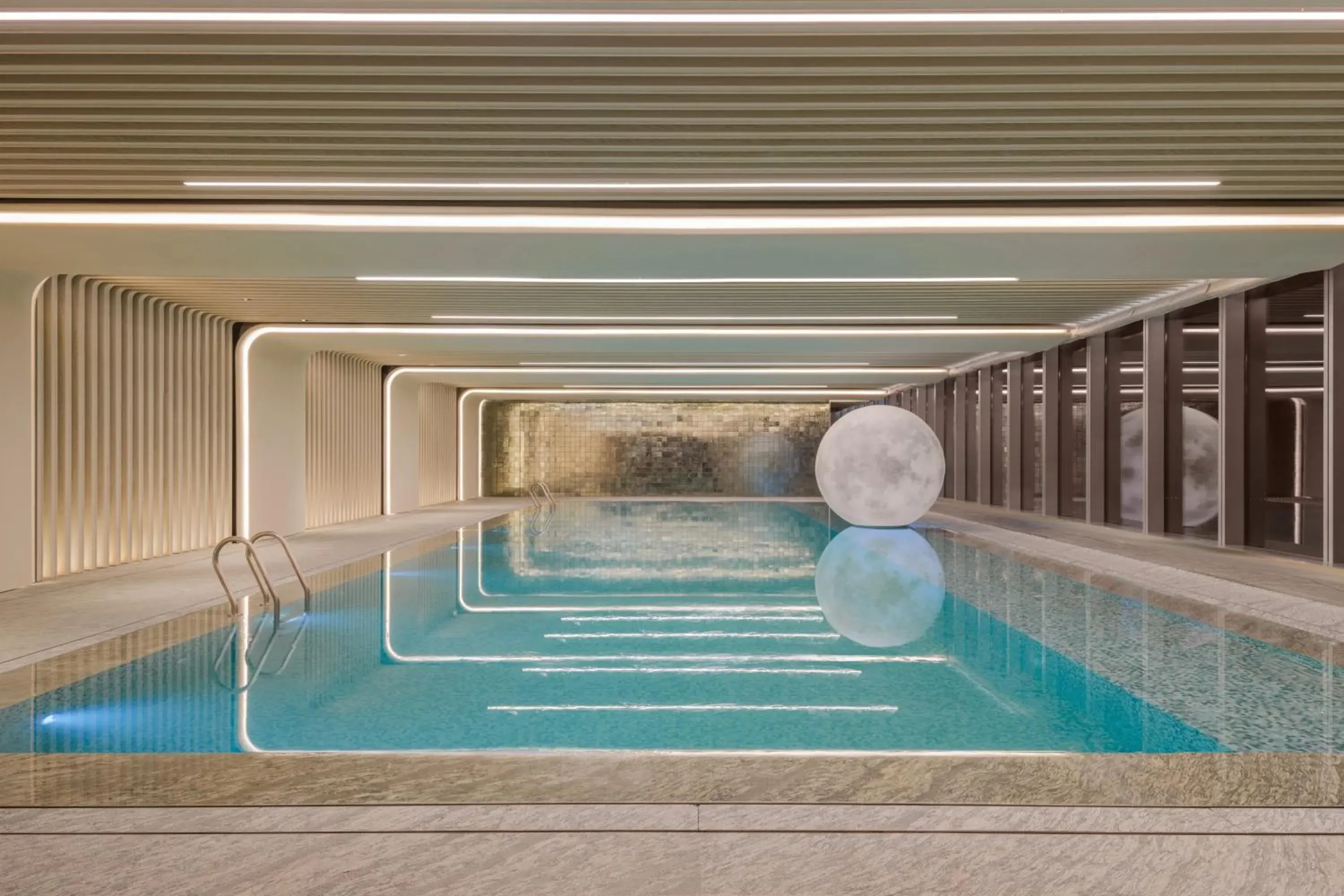 Swimming pool in Shangri-La Nanshan, Shenzhen Swimming pool in Shangri-La Nanshan, Shenzhen