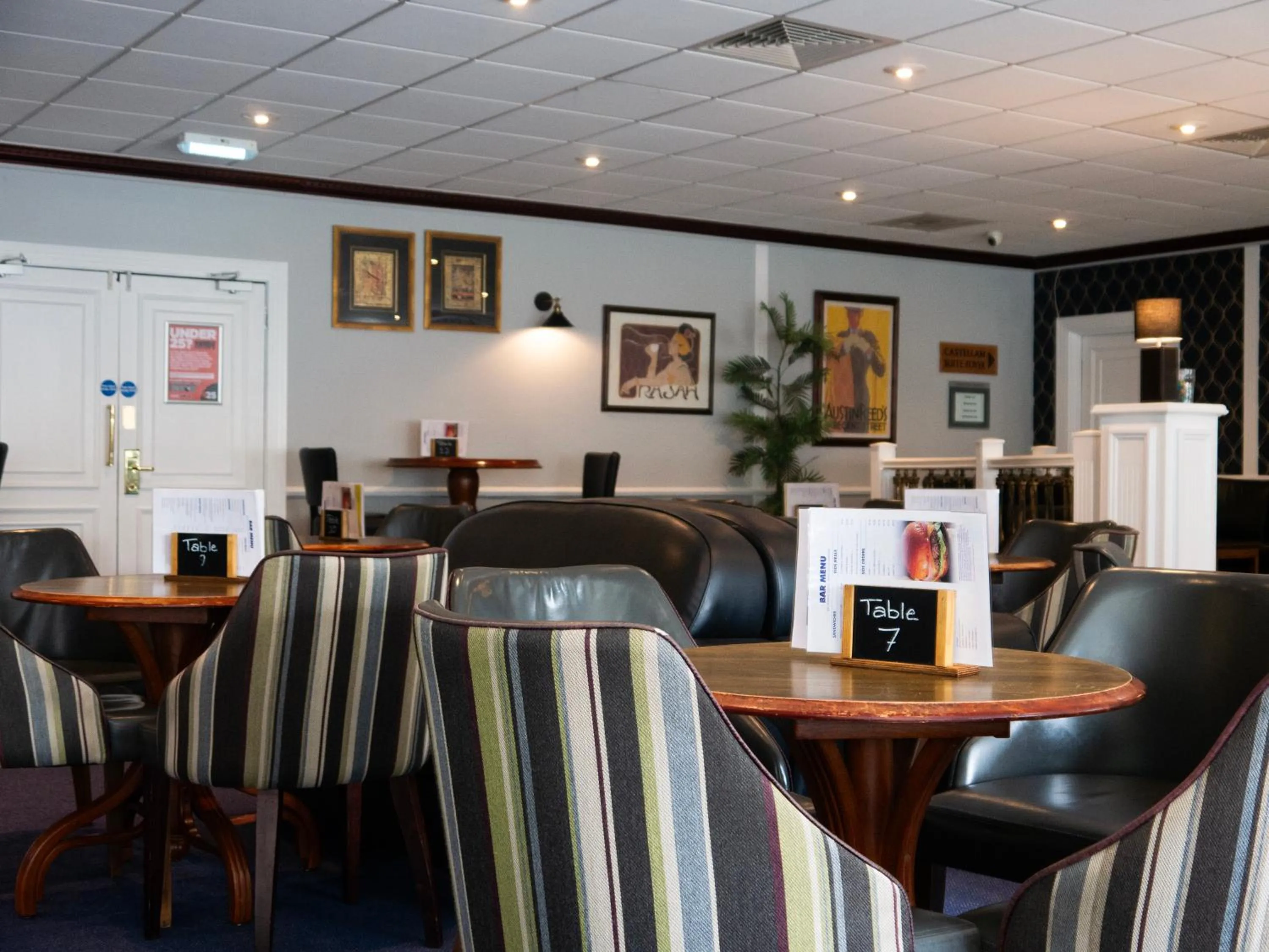 Lounge or bar in Britannia Hotel Newcastle Airport