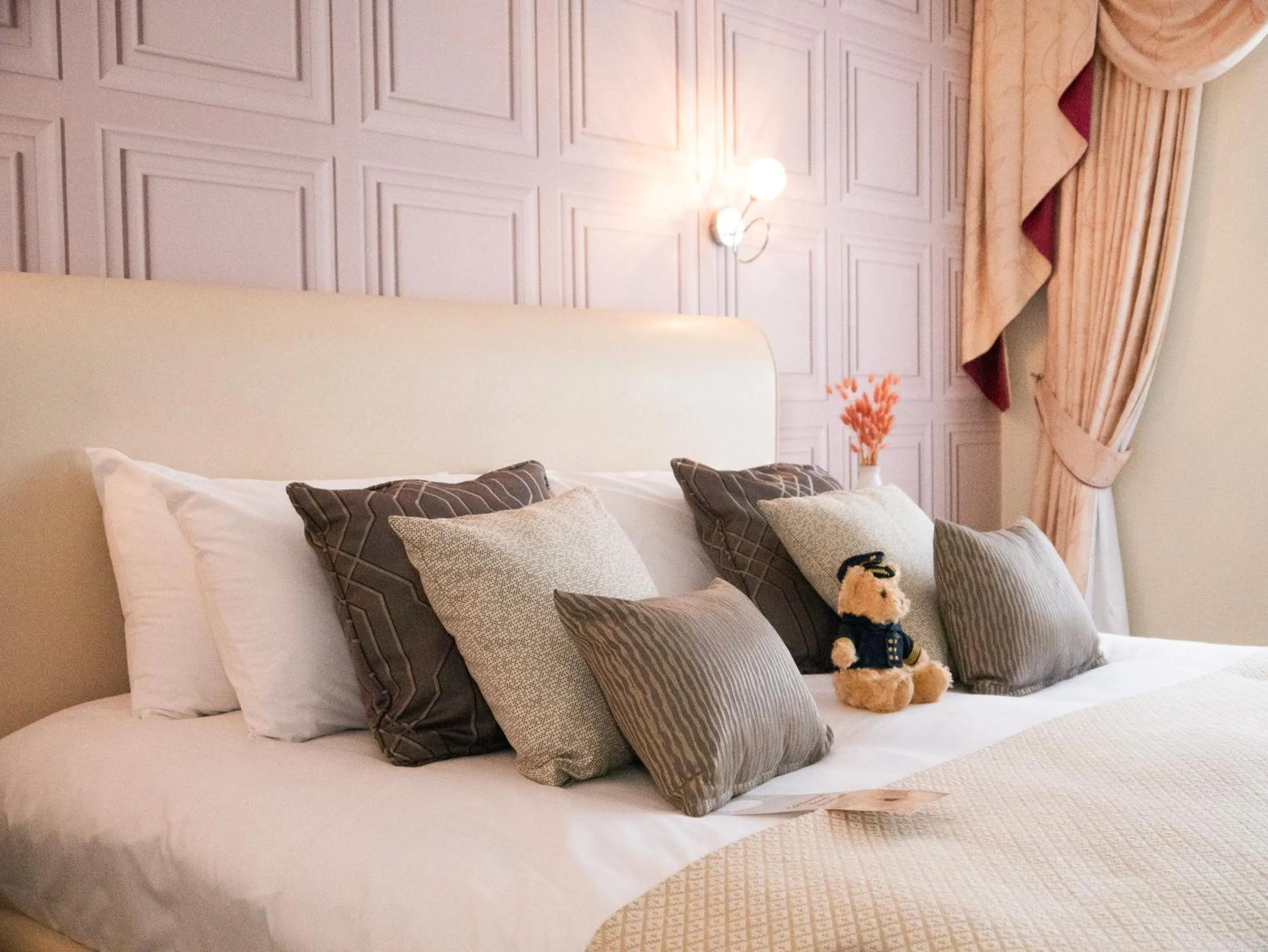 Bedroom, Bed in Britannia Hotel Newcastle Airport