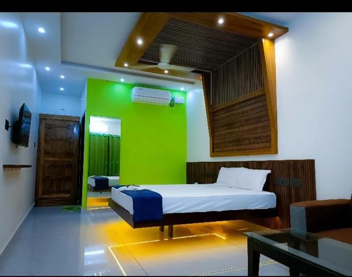 Queen Room with Balcony in Ocean Queen Palace Poovar