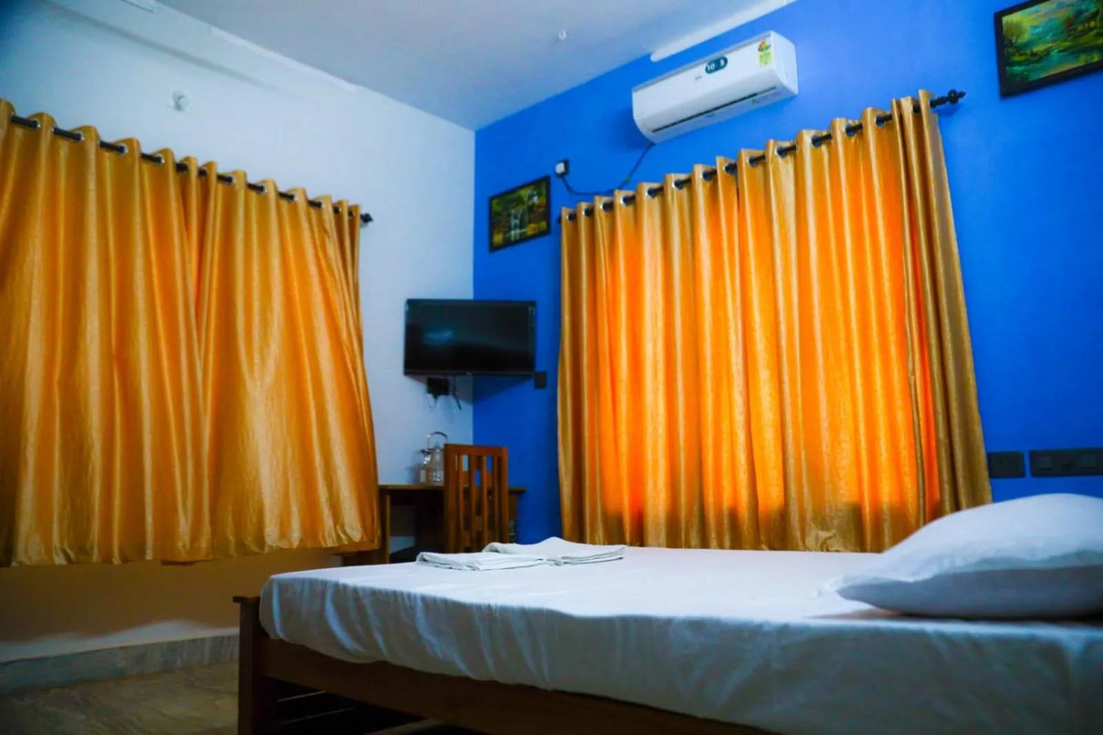 Deluxe Queen Room in Ocean Queen Palace Poovar