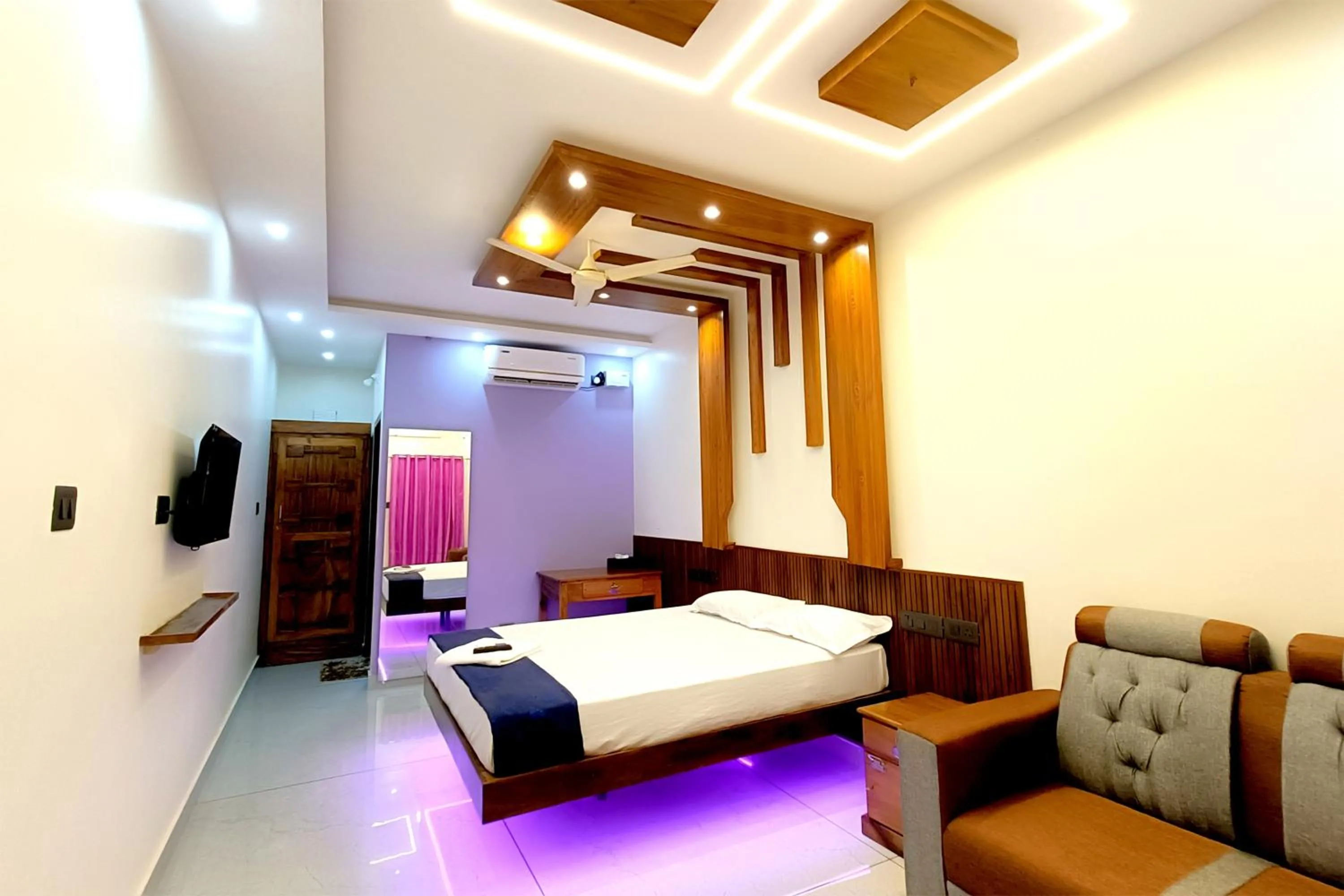 Queen Room with Garden View in Ocean Queen Palace Poovar