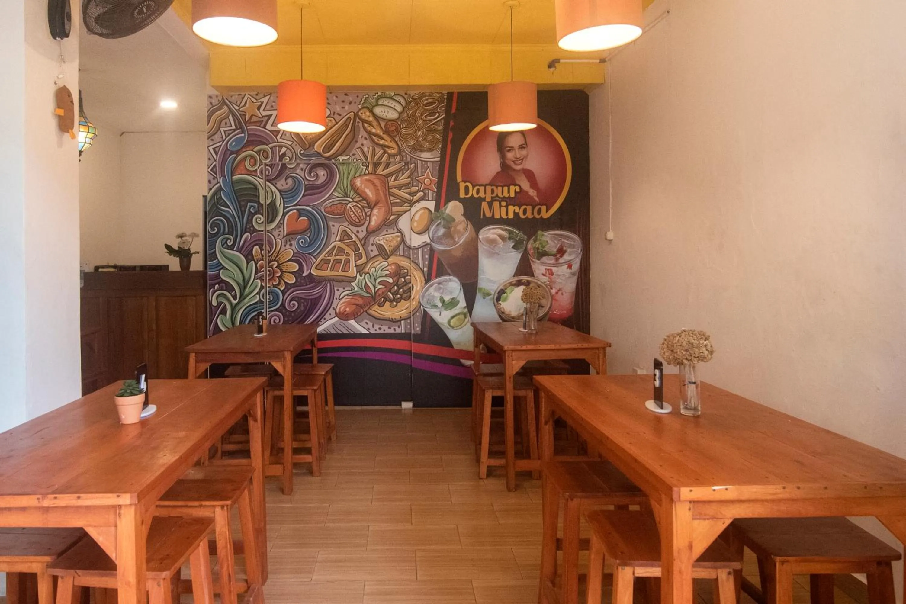 Restaurant/places to eat in Miraa Guest House & Resto