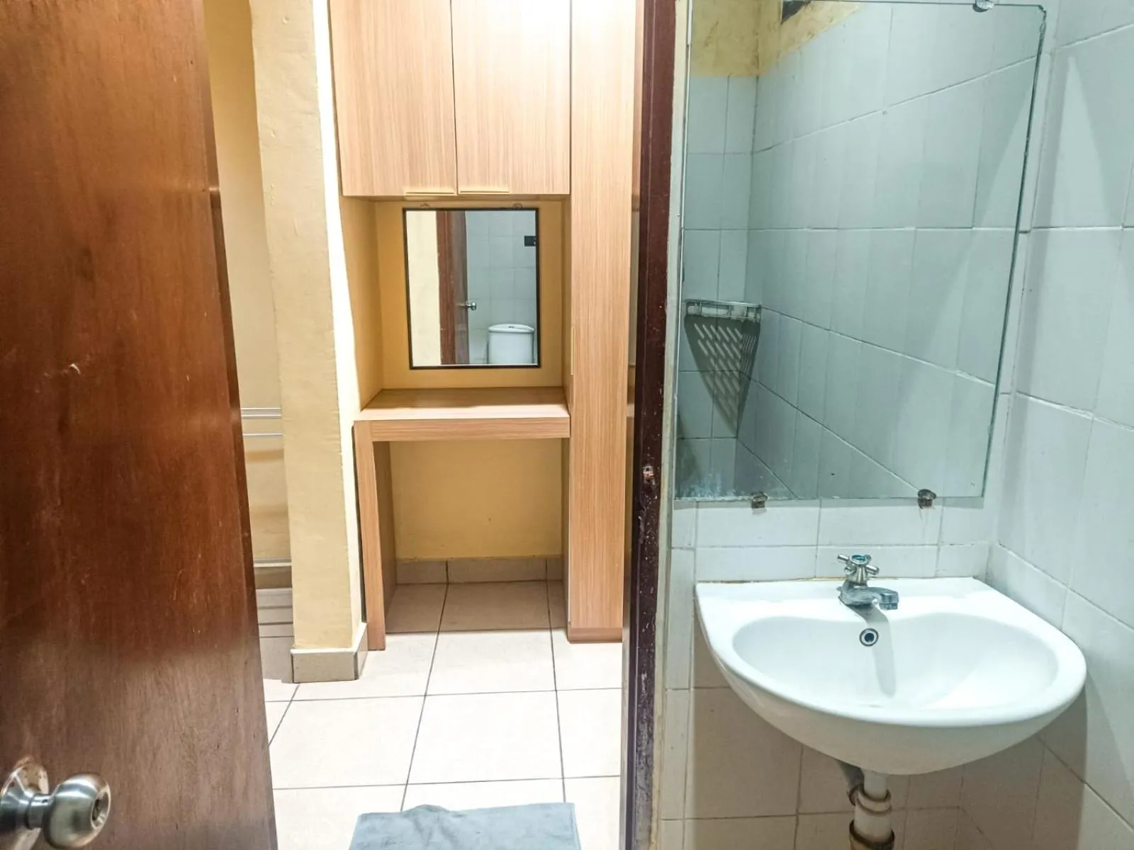 Bathroom in Miraa Guest House & Resto