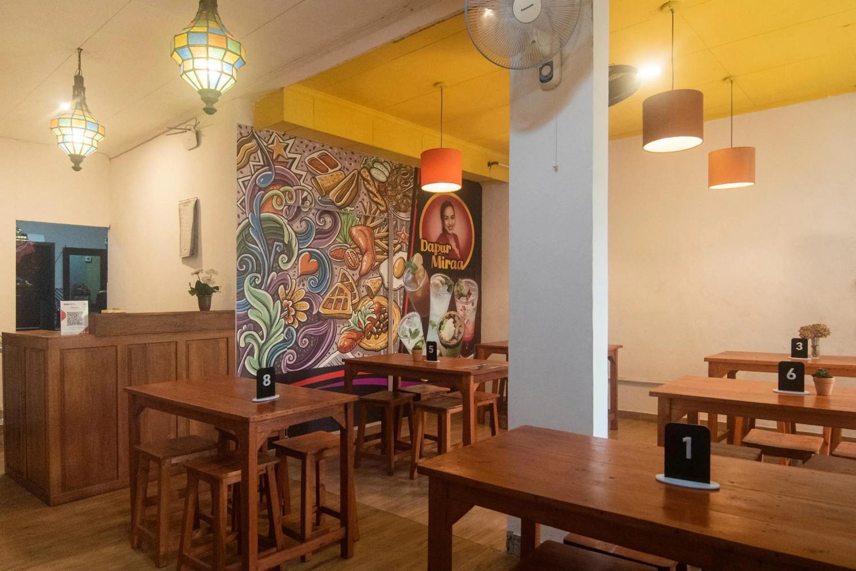 Restaurant/places to eat in Miraa Guest House & Resto