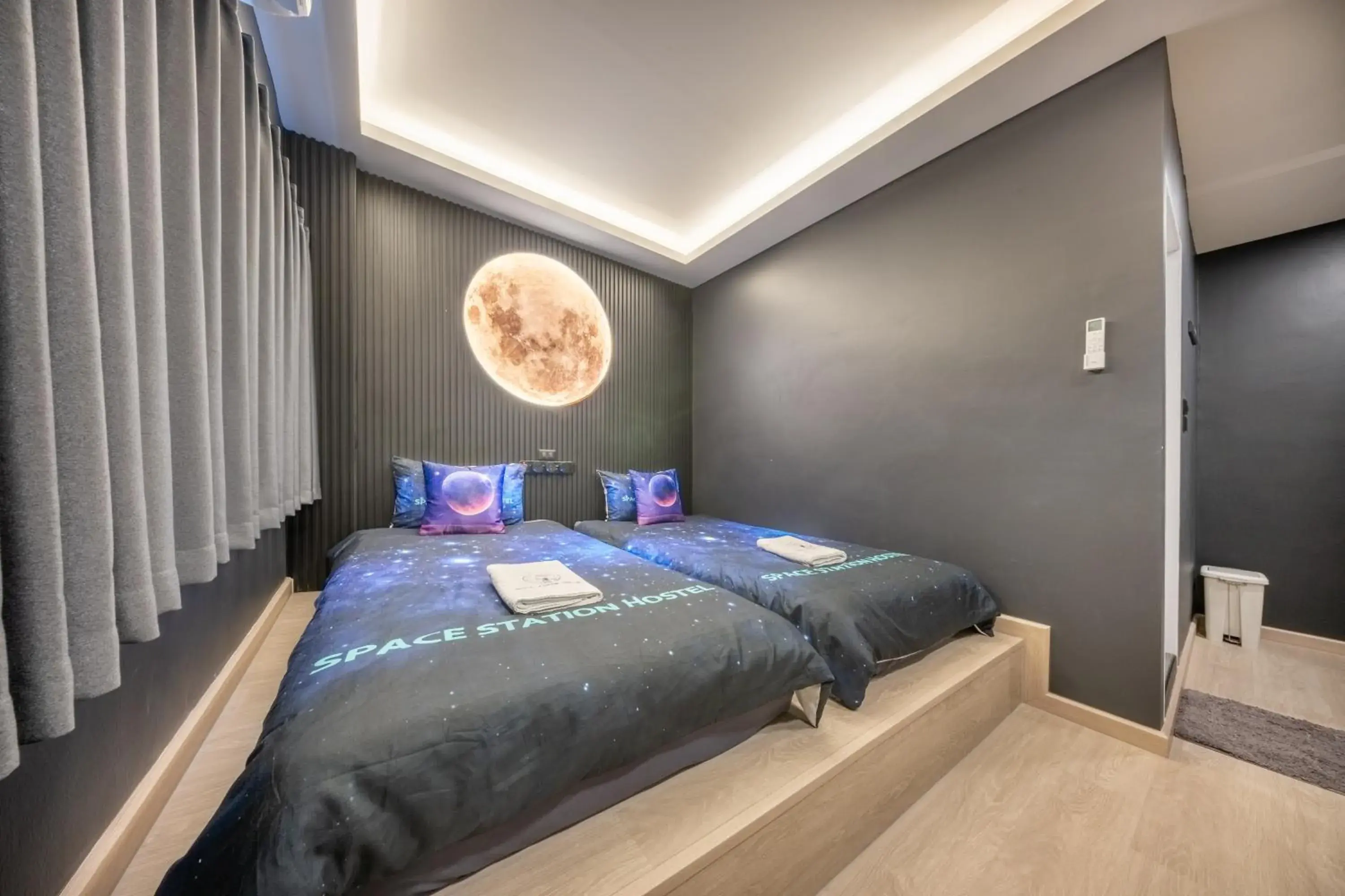 Twin Room with Private Bathroom in Space Station Hostel Twin Room with Private Bathroom in Space Station Hostel