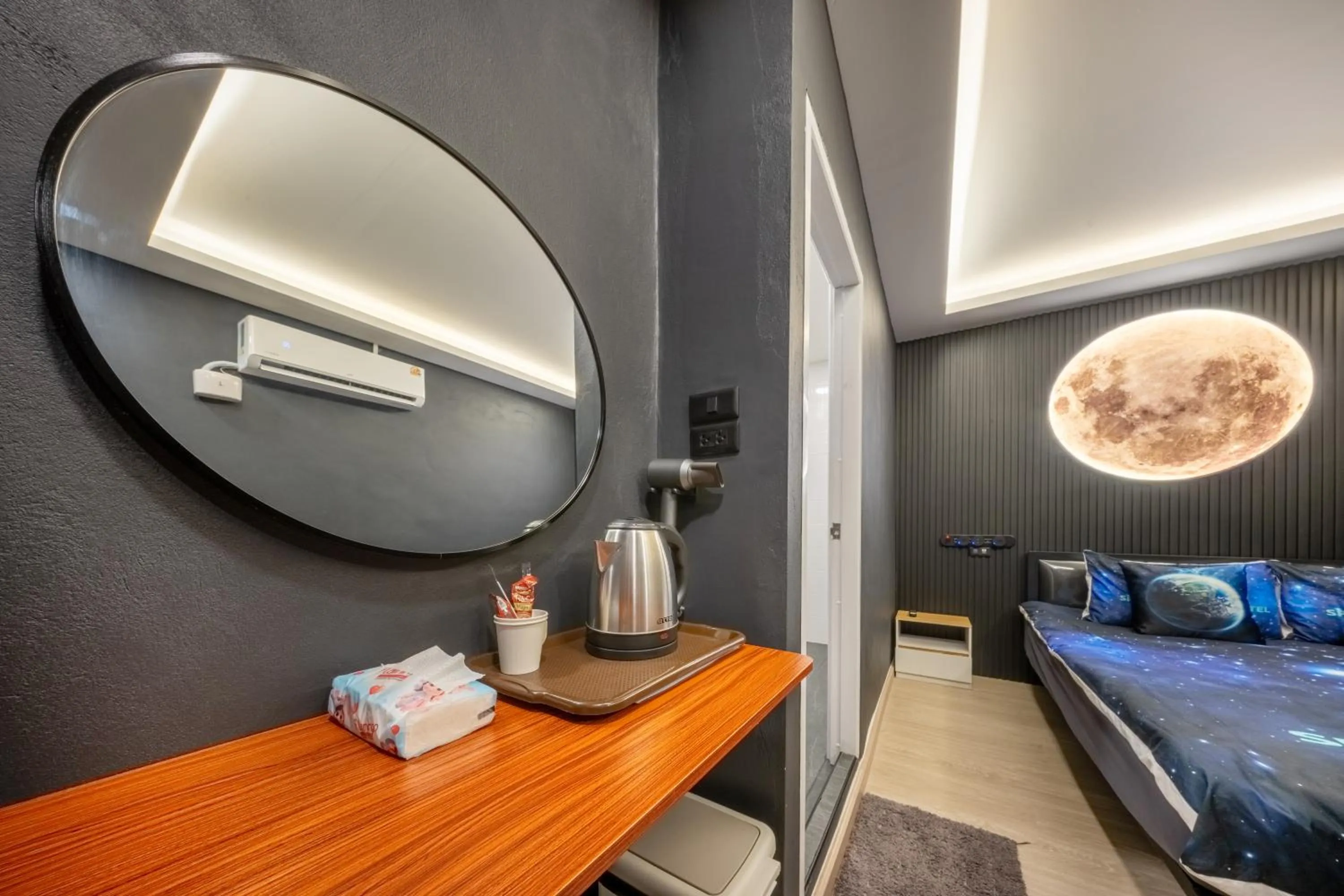 Bedroom, Bed in Space Station Hostel