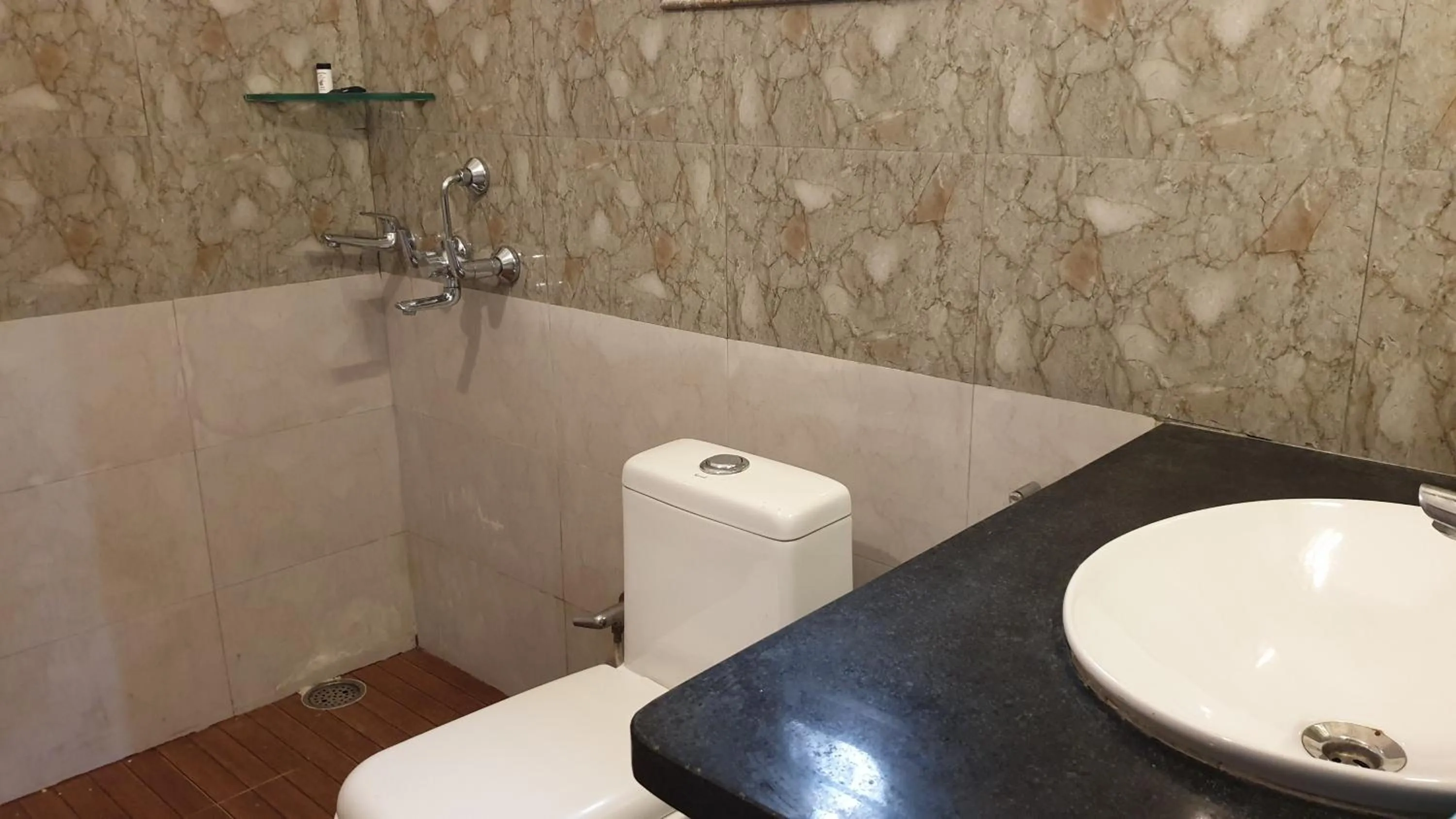 Bathroom in Aranya Vilas, Ranthambhore