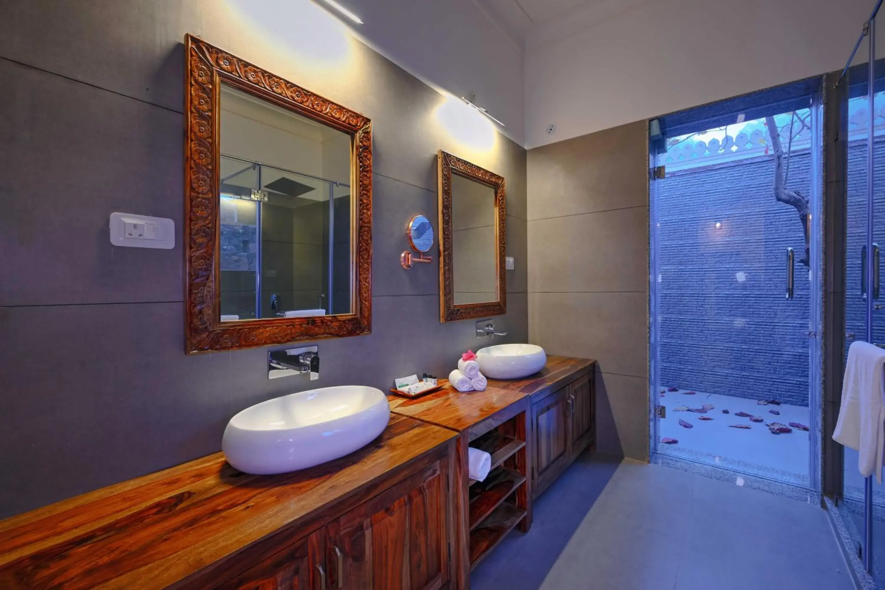 Deluxe Double Room with Shower in Aranya Vilas, Ranthambhore Deluxe Double Room with Shower in Aranya Vilas, Ranthambhore