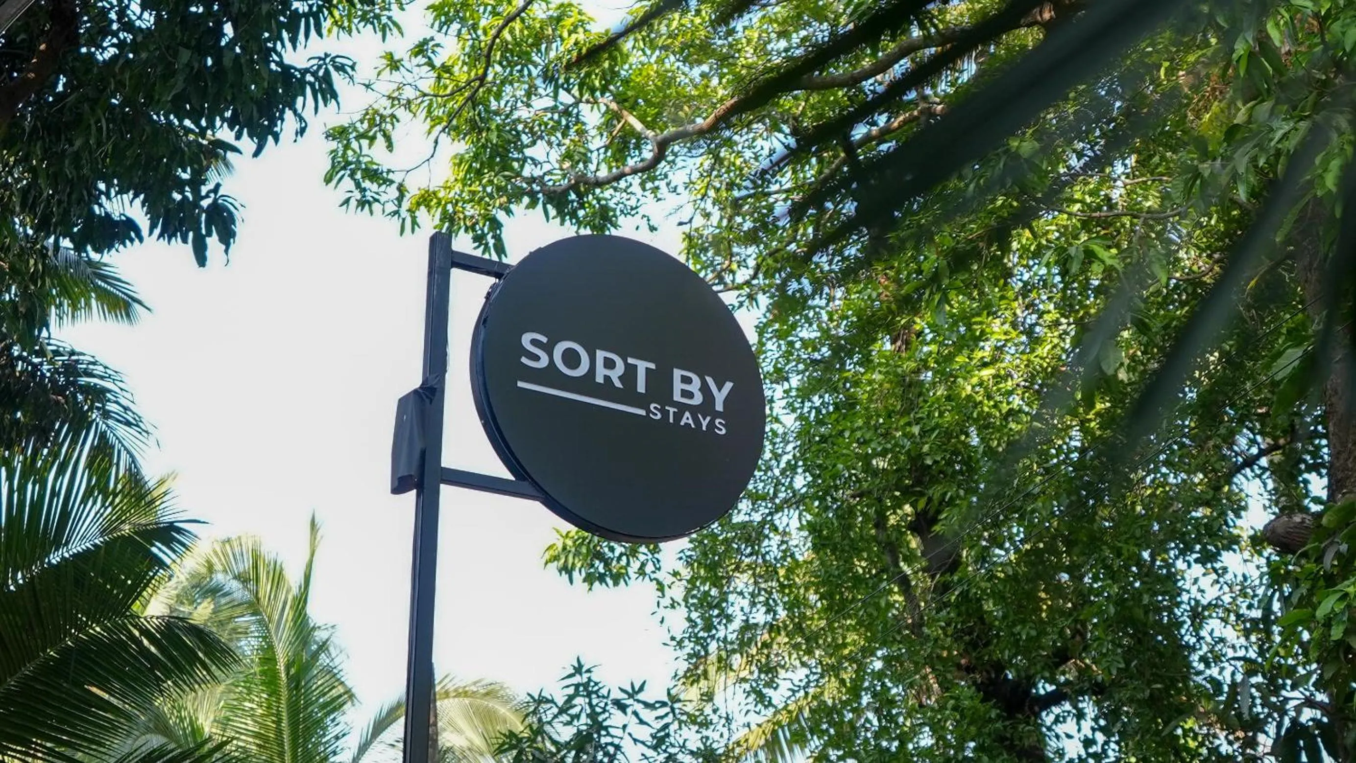 Day in Sortby Stays, Vagator