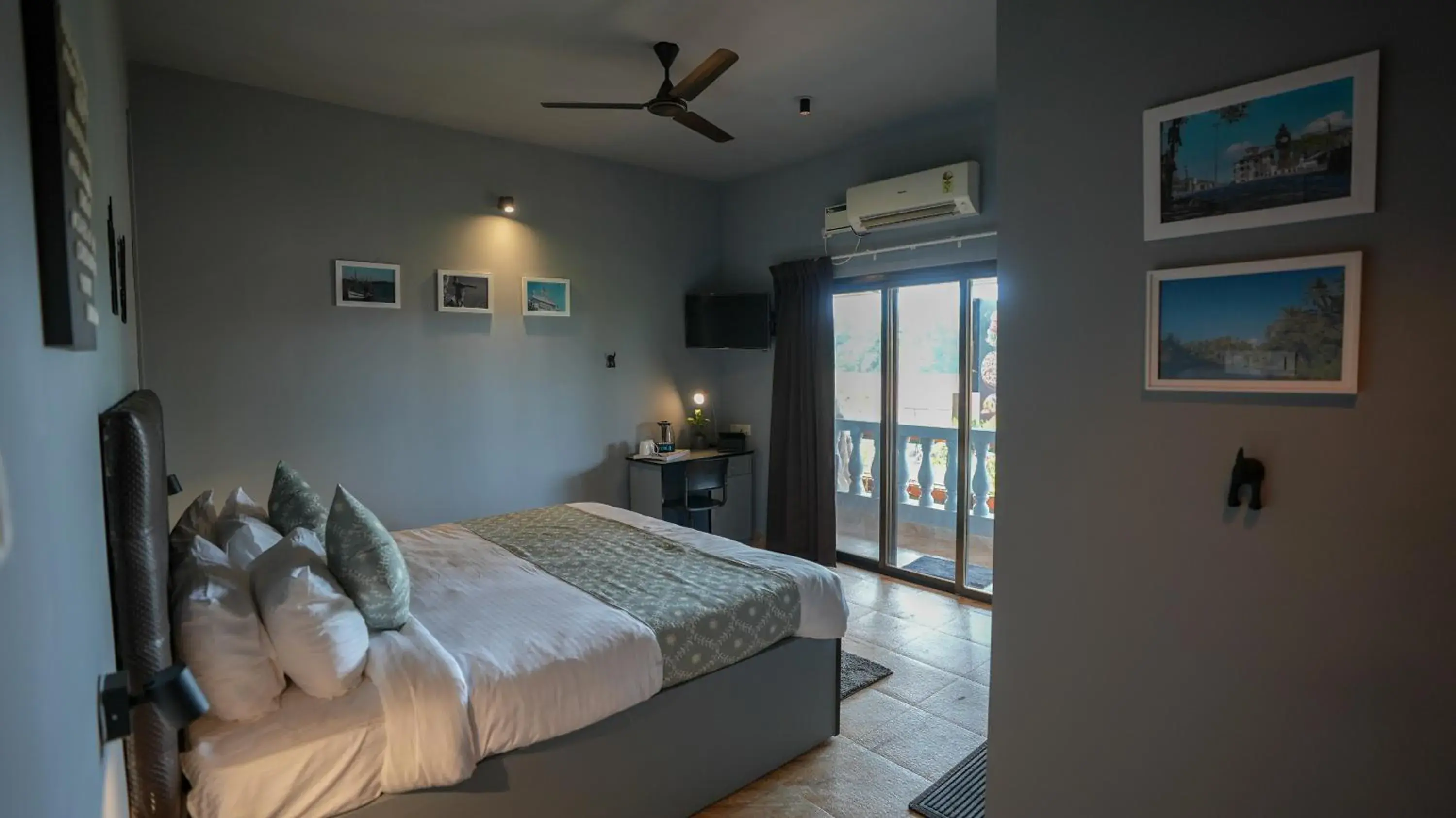 Photo of the whole room, Bed in Sortby Stays, Vagator Photo of the whole room, Bed in Sortby Stays, Vagator