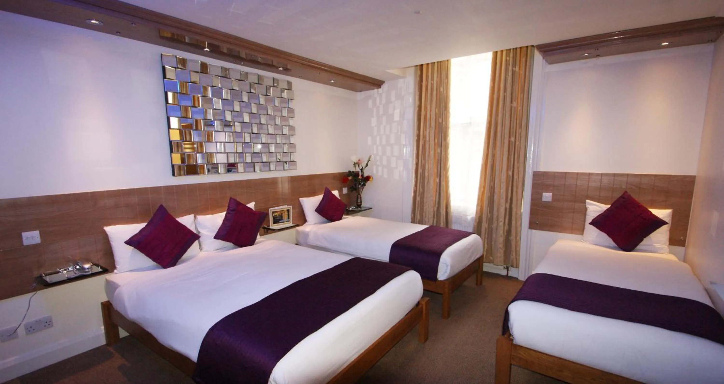 Bed in Abbey Court Hotel - Hyde Park