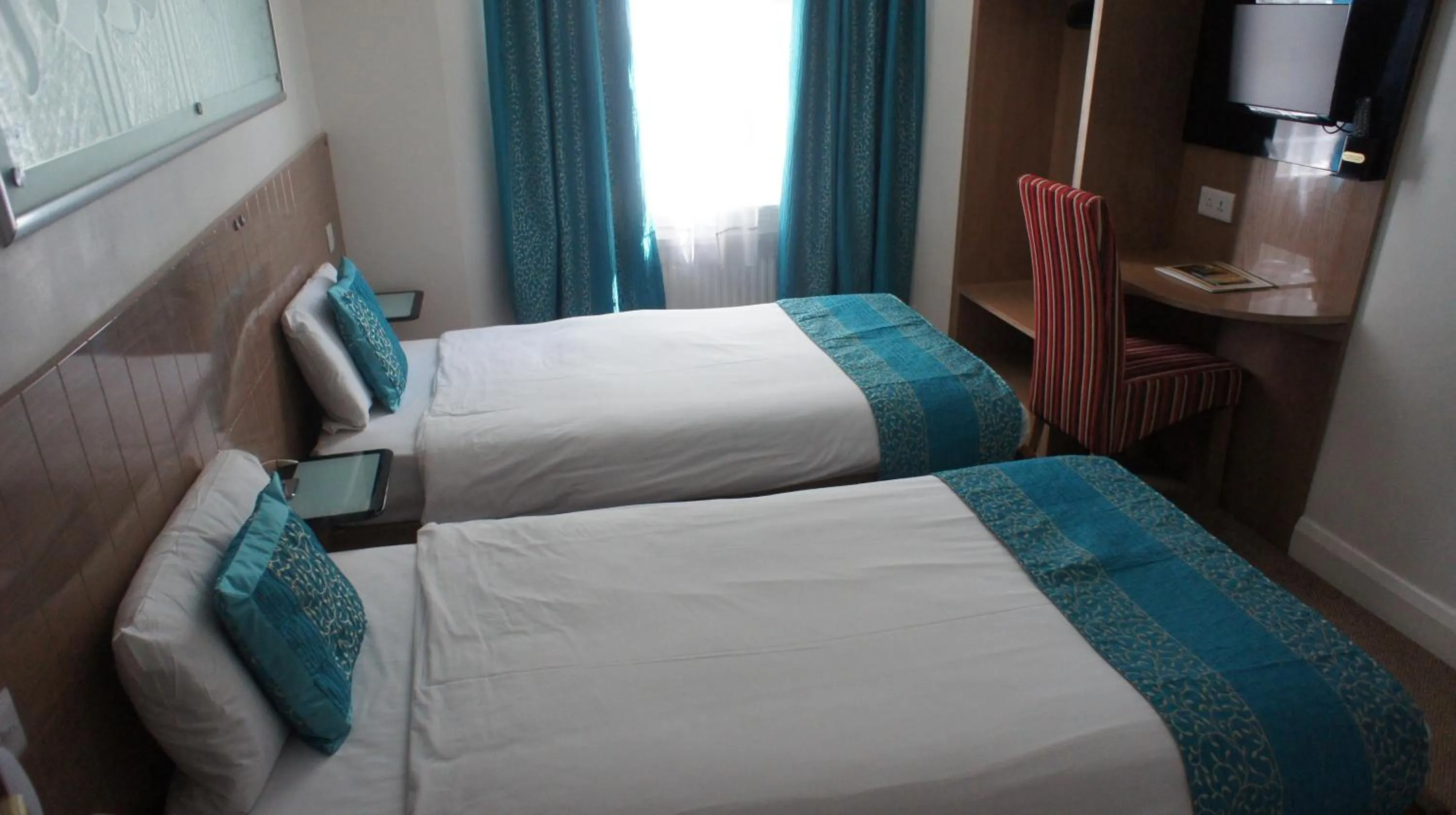 Bed in Abbey Court Hotel - Hyde Park