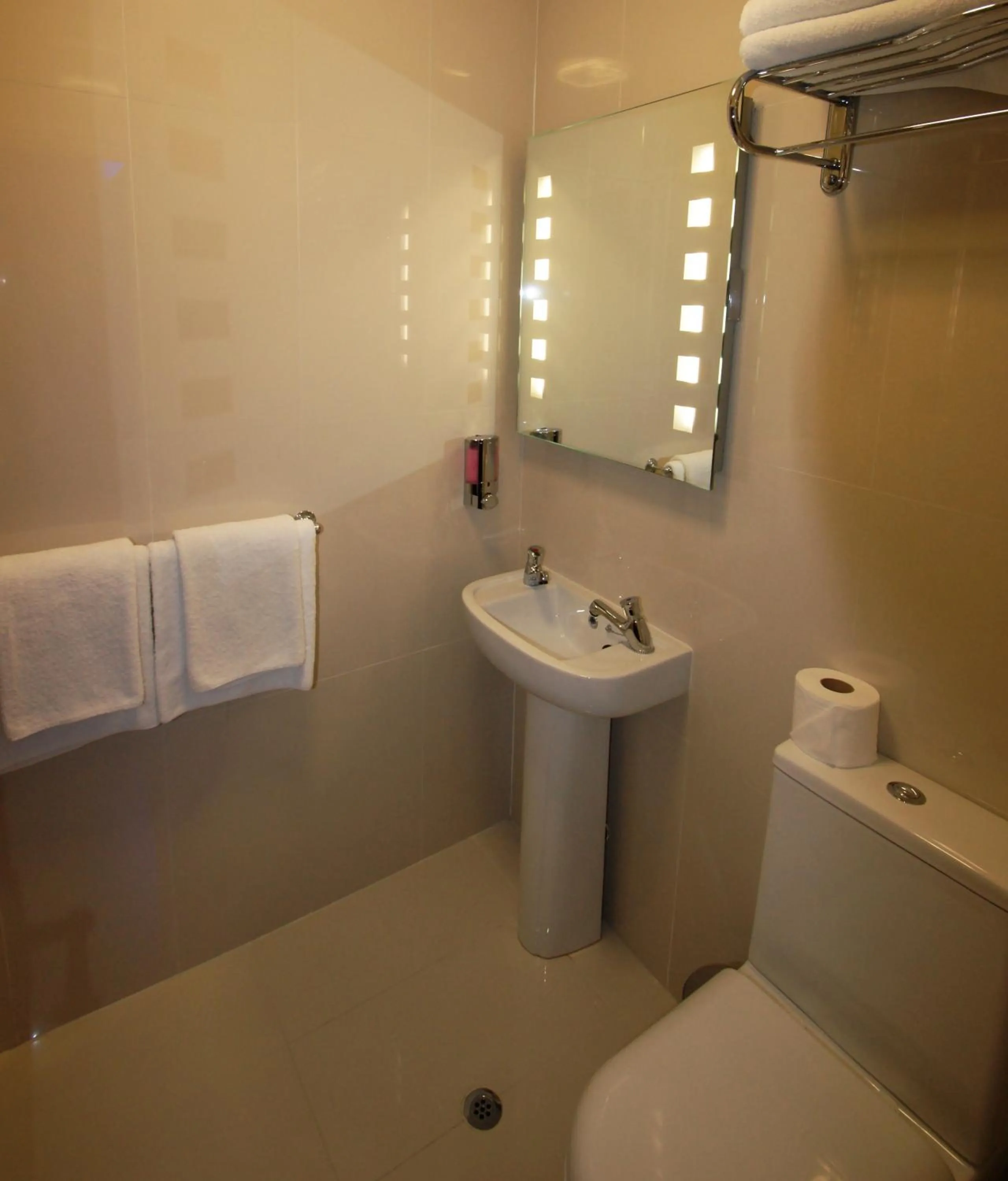 Bathroom in Abbey Court Hotel - Hyde Park