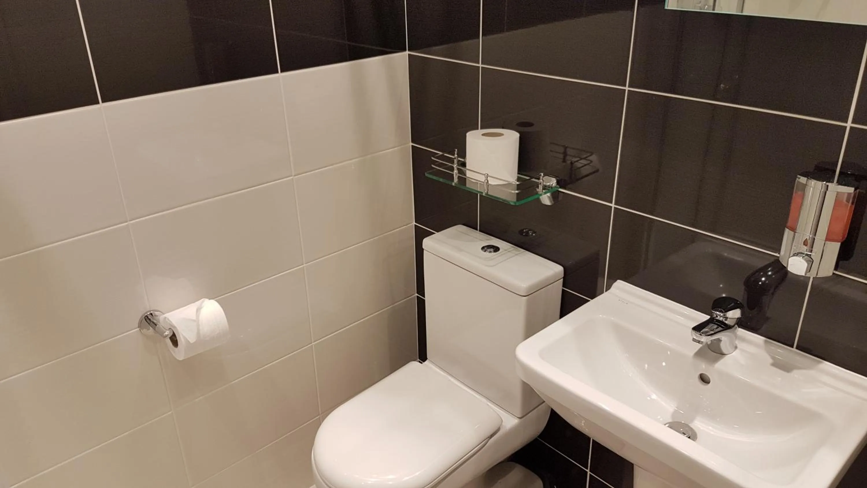 Bathroom in Abbey Court Hotel - Hyde Park