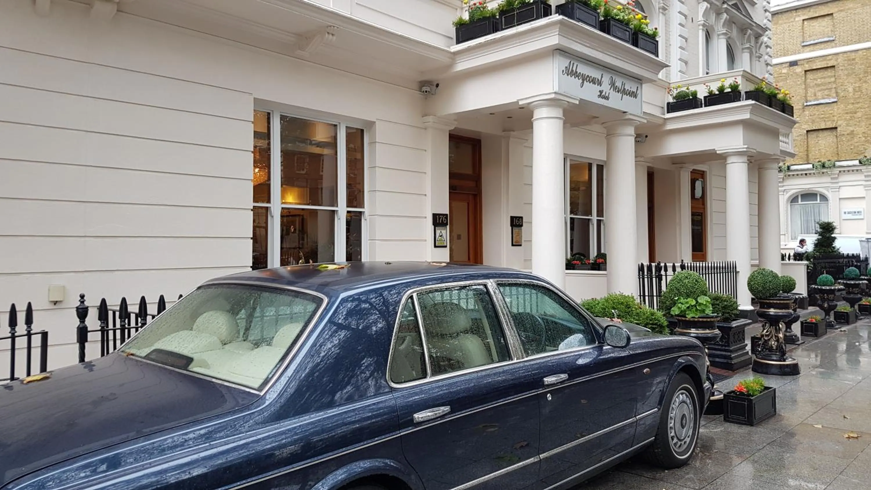 Facade/entrance in Abbey Court Hotel - Hyde Park