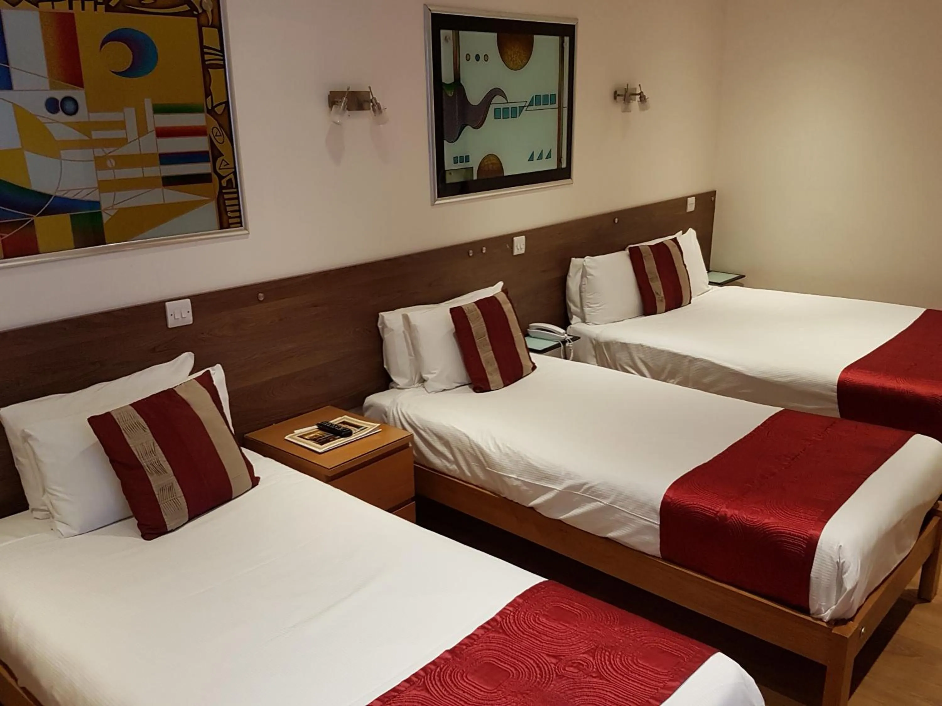 Bed in Abbey Court Hotel - Hyde Park