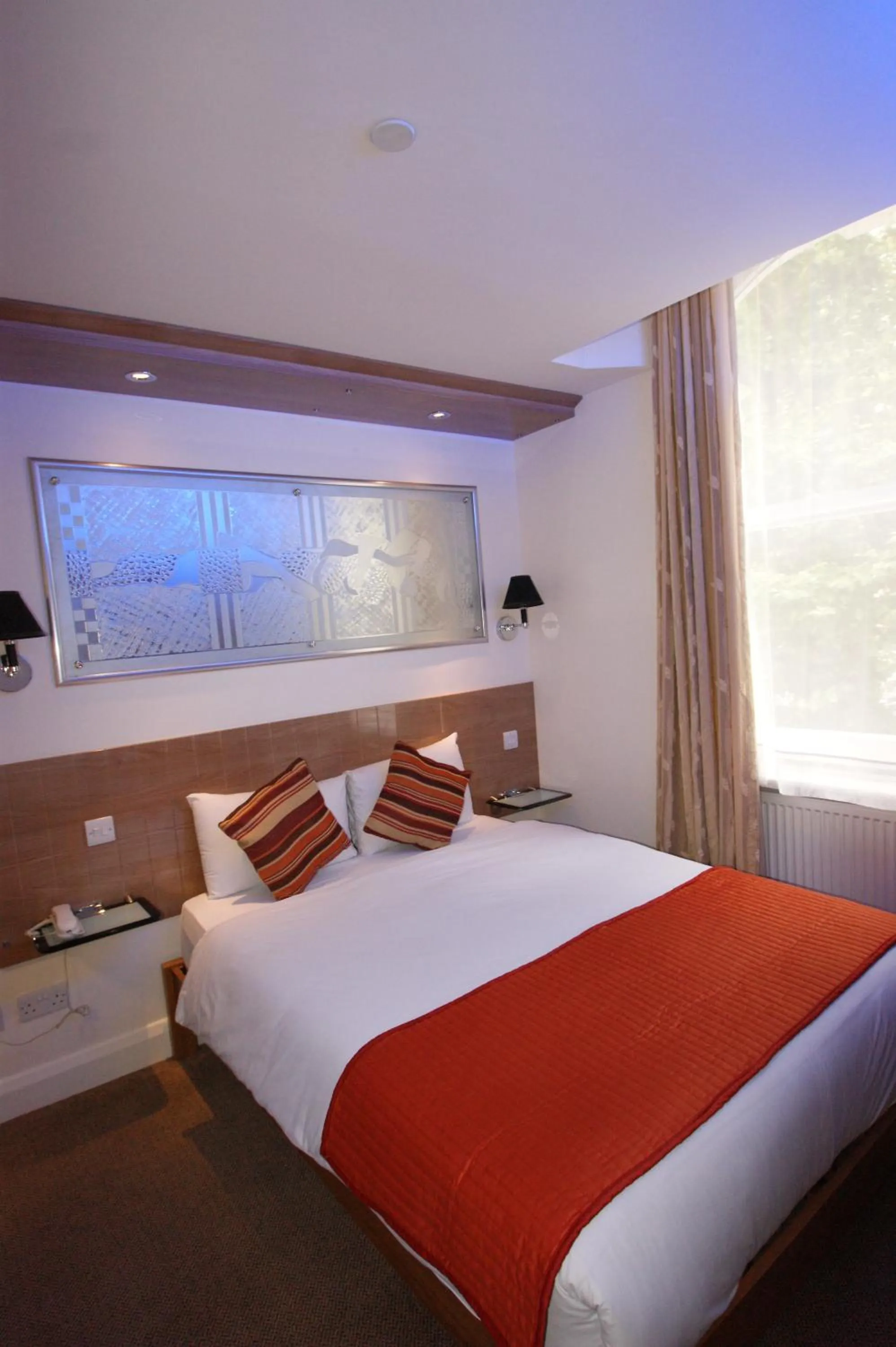 Photo of the whole room, Bed in Abbey Court Hotel - Hyde Park