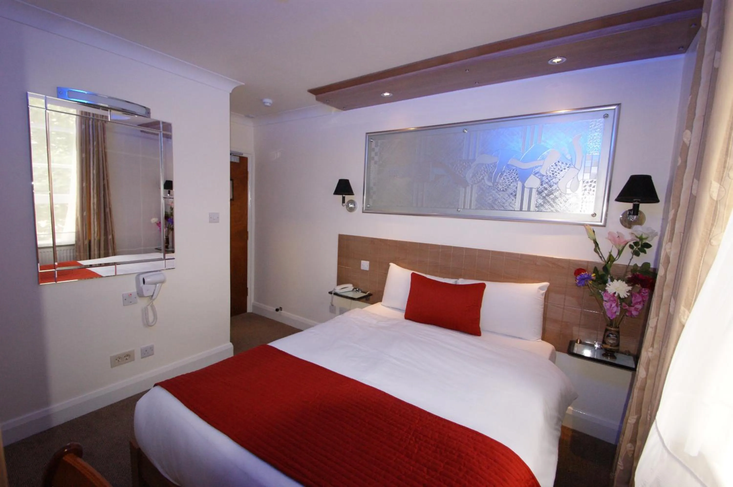 Bed in Abbey Court Hotel - Hyde Park