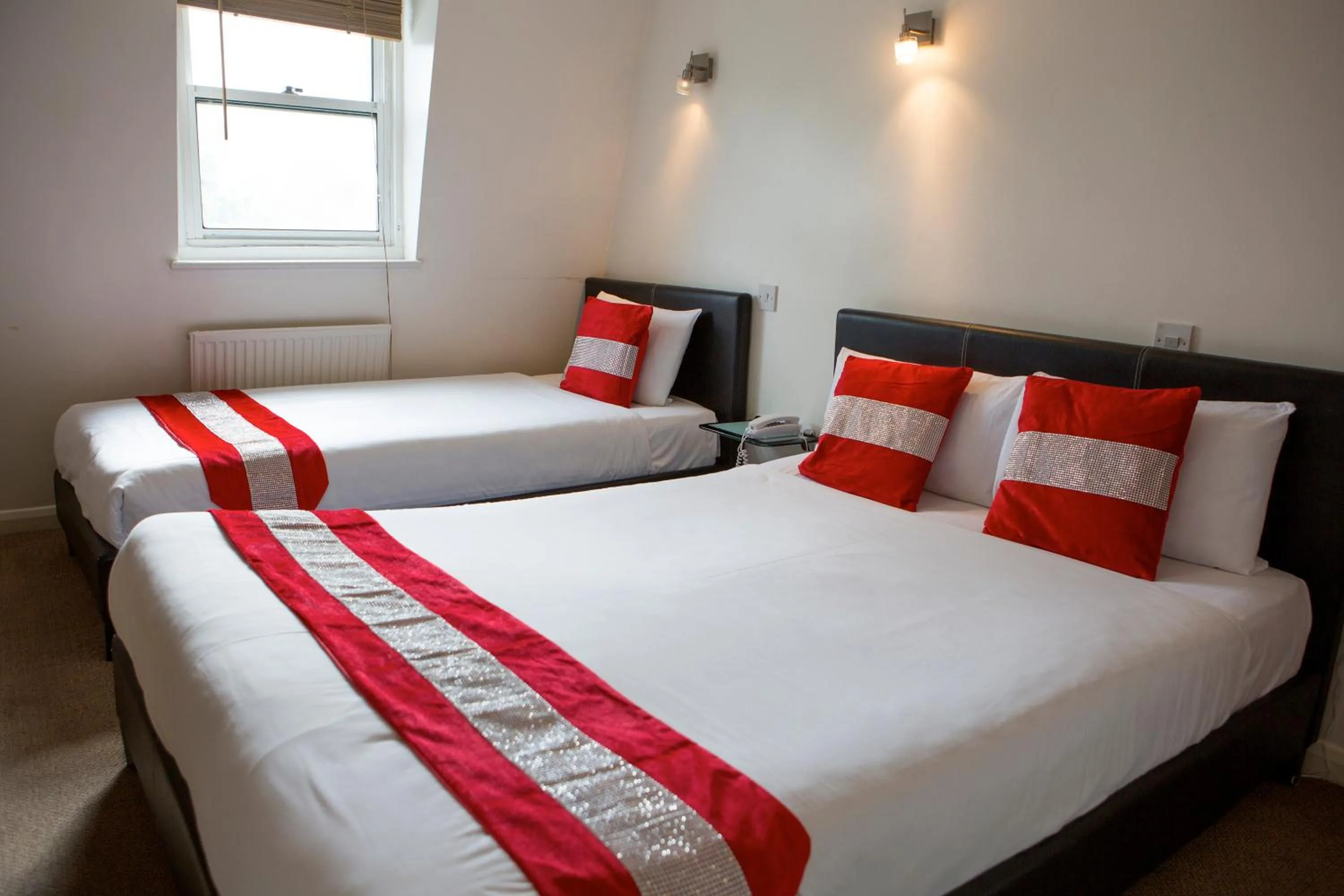 Bed in Abbey Court Hotel - Hyde Park