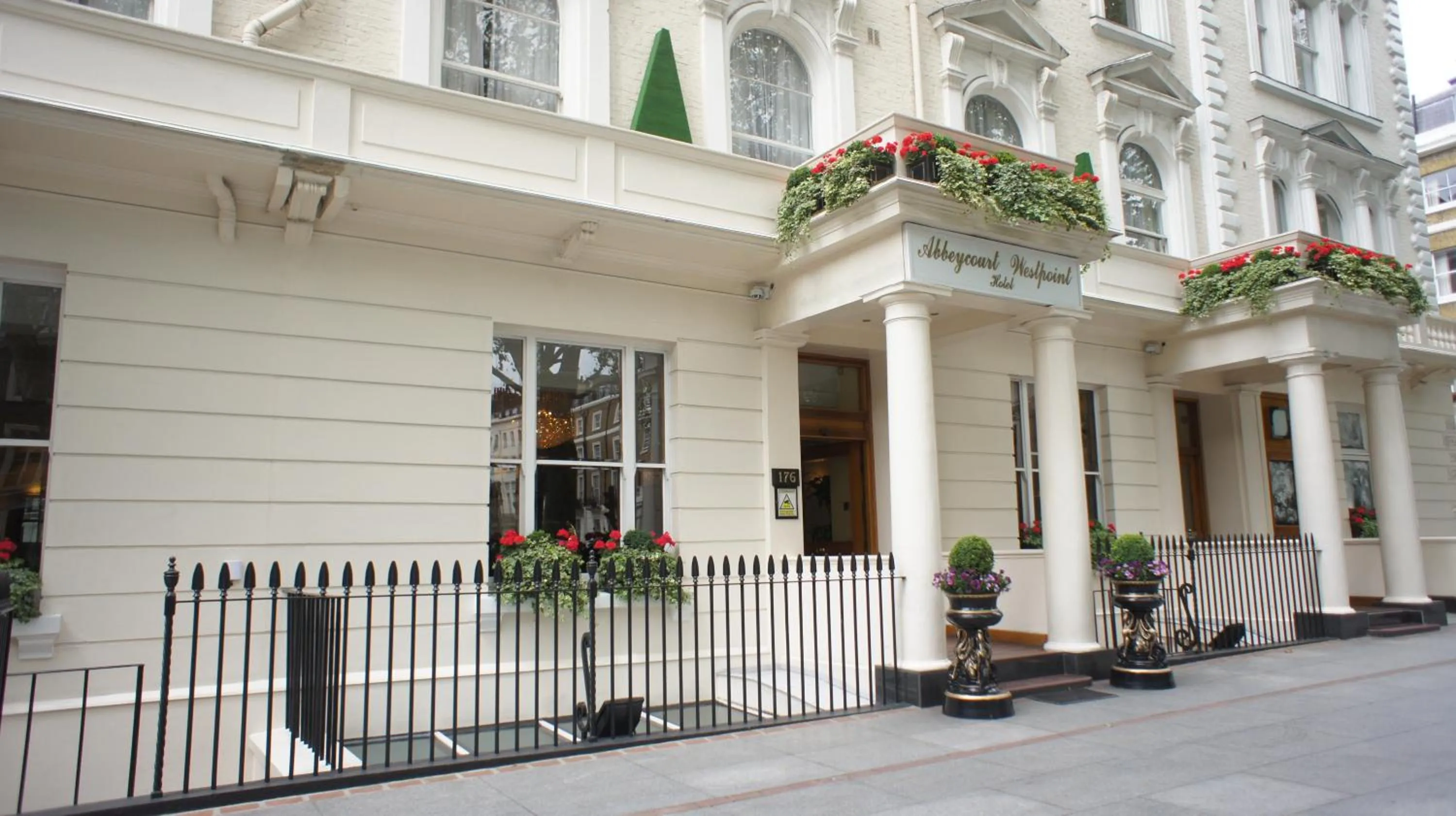 Facade/entrance in Abbey Court Hotel - Hyde Park