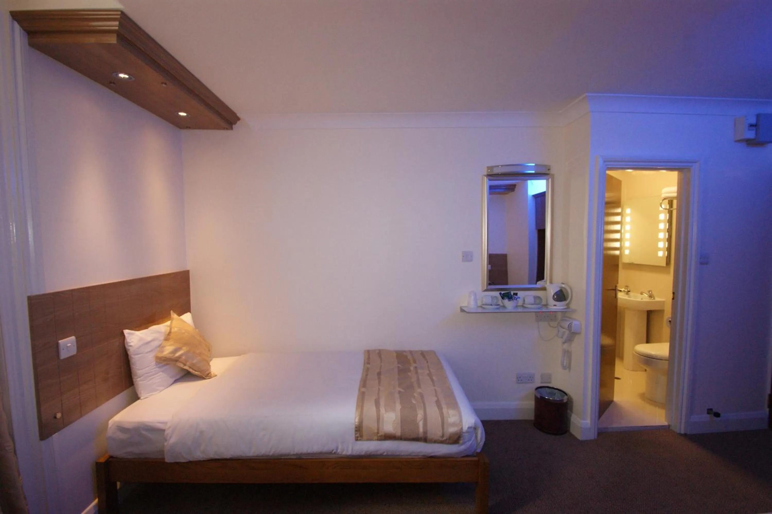 Bed in Abbey Court Hotel - Hyde Park