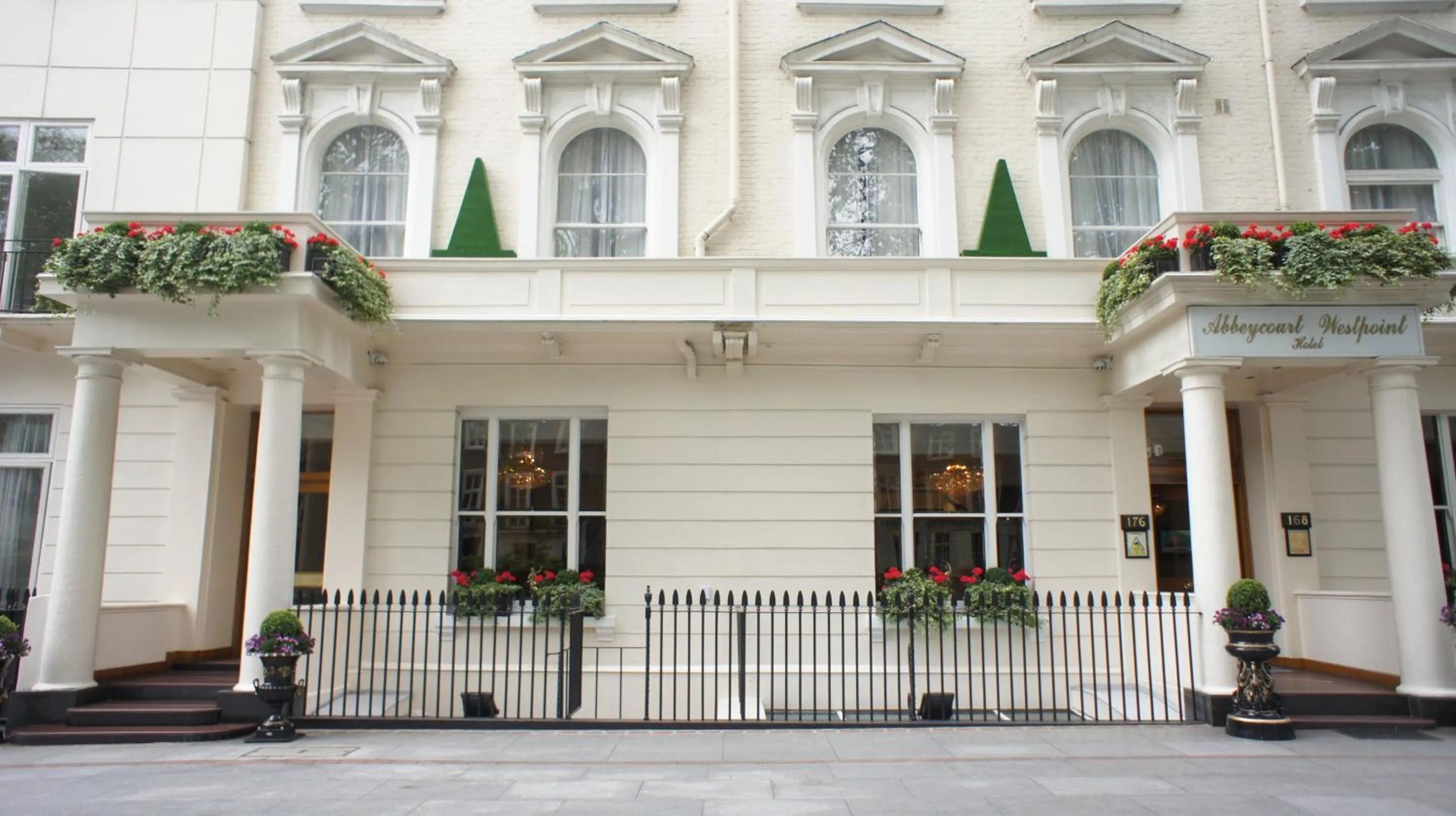 Facade/entrance in Abbey Court Hotel - Hyde Park