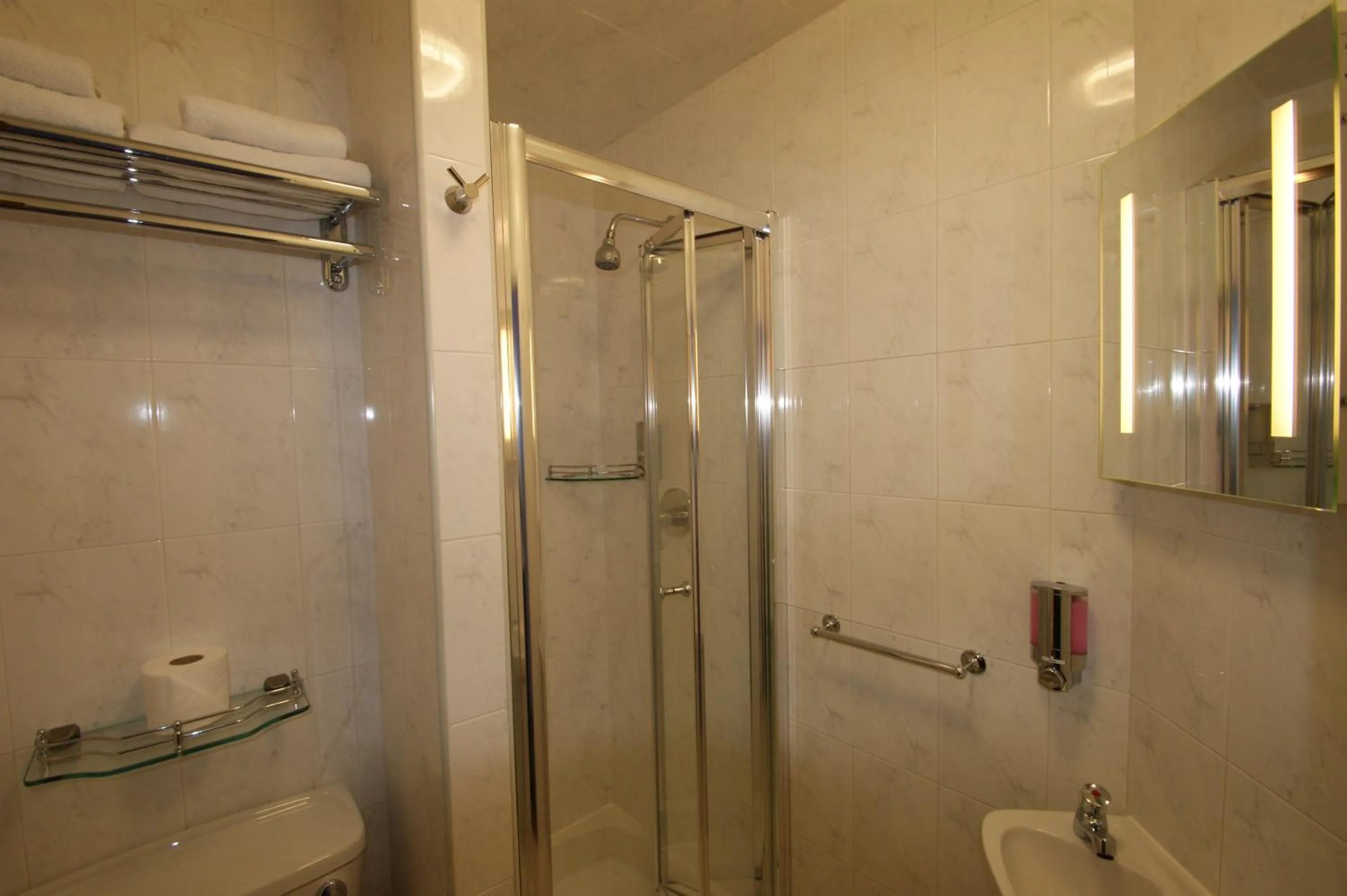 Bathroom in Abbey Court Hotel - Hyde Park