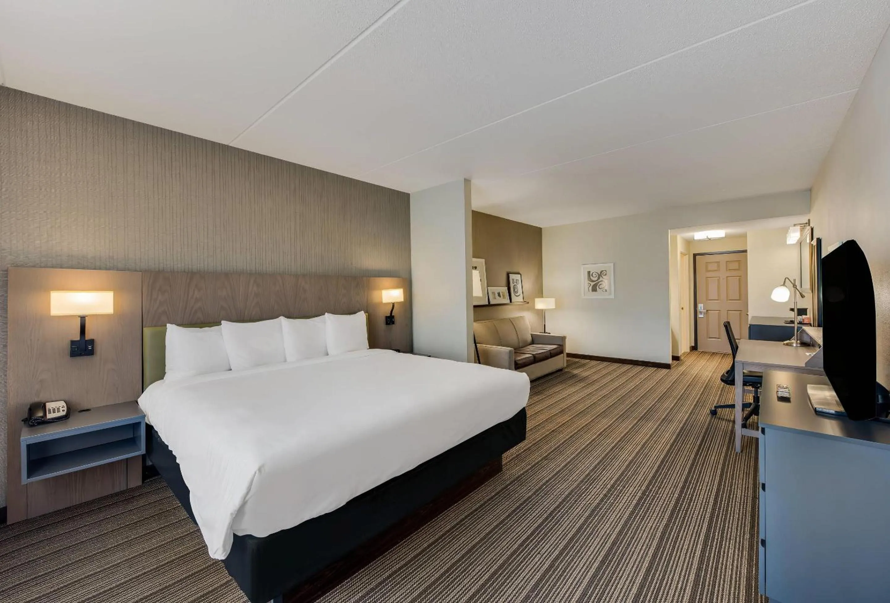 Bedroom, Bed in Country Inn & Suites by Radisson, Findlay, OH