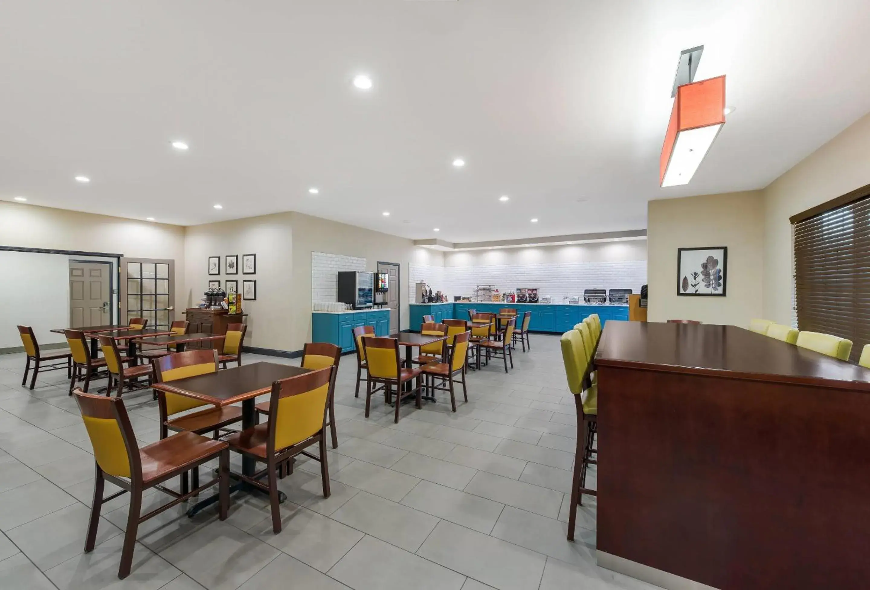 Breakfast in Country Inn & Suites by Radisson, Findlay, OH Breakfast in Country Inn & Suites by Radisson, Findlay, OH