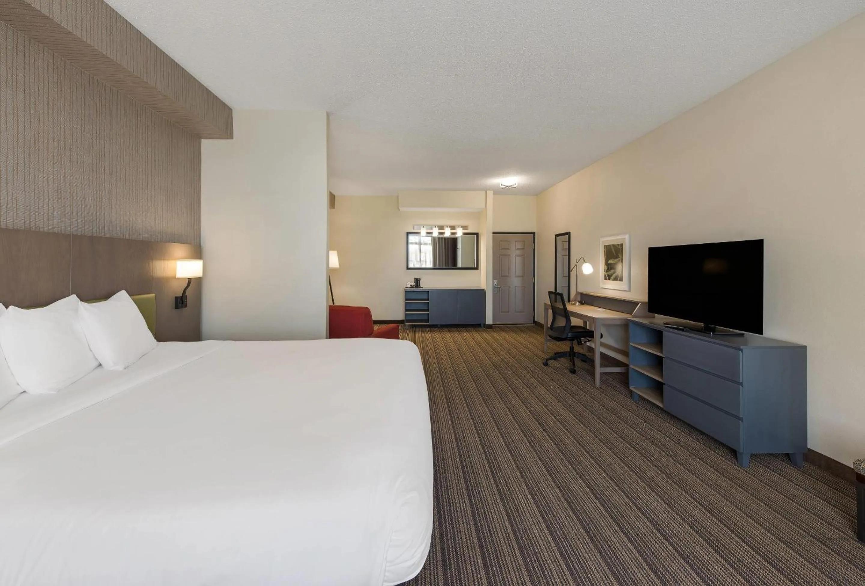 Bedroom, Bed in Country Inn & Suites by Radisson, Findlay, OH