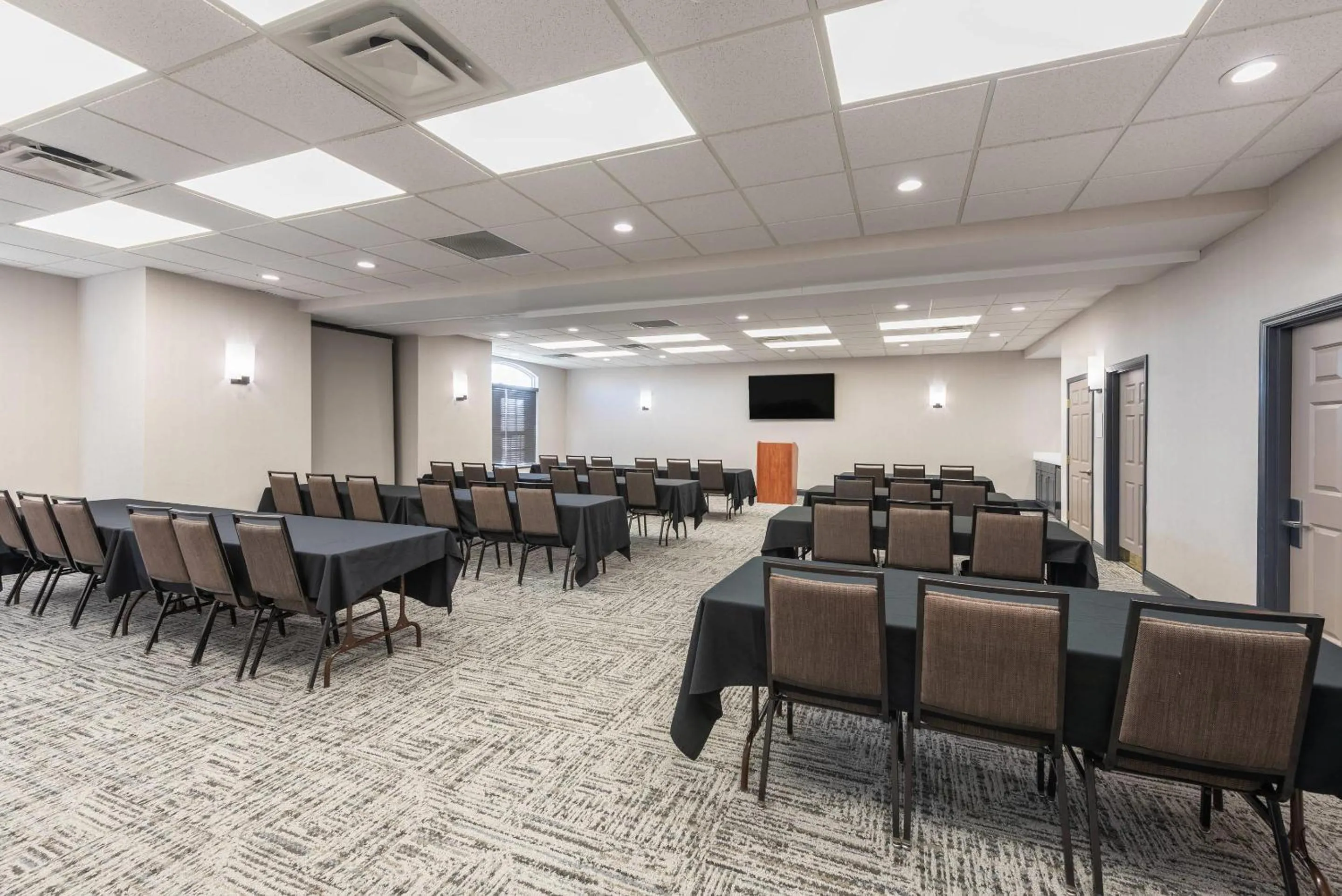 Meeting/conference room in Country Inn & Suites by Radisson, Findlay, OH