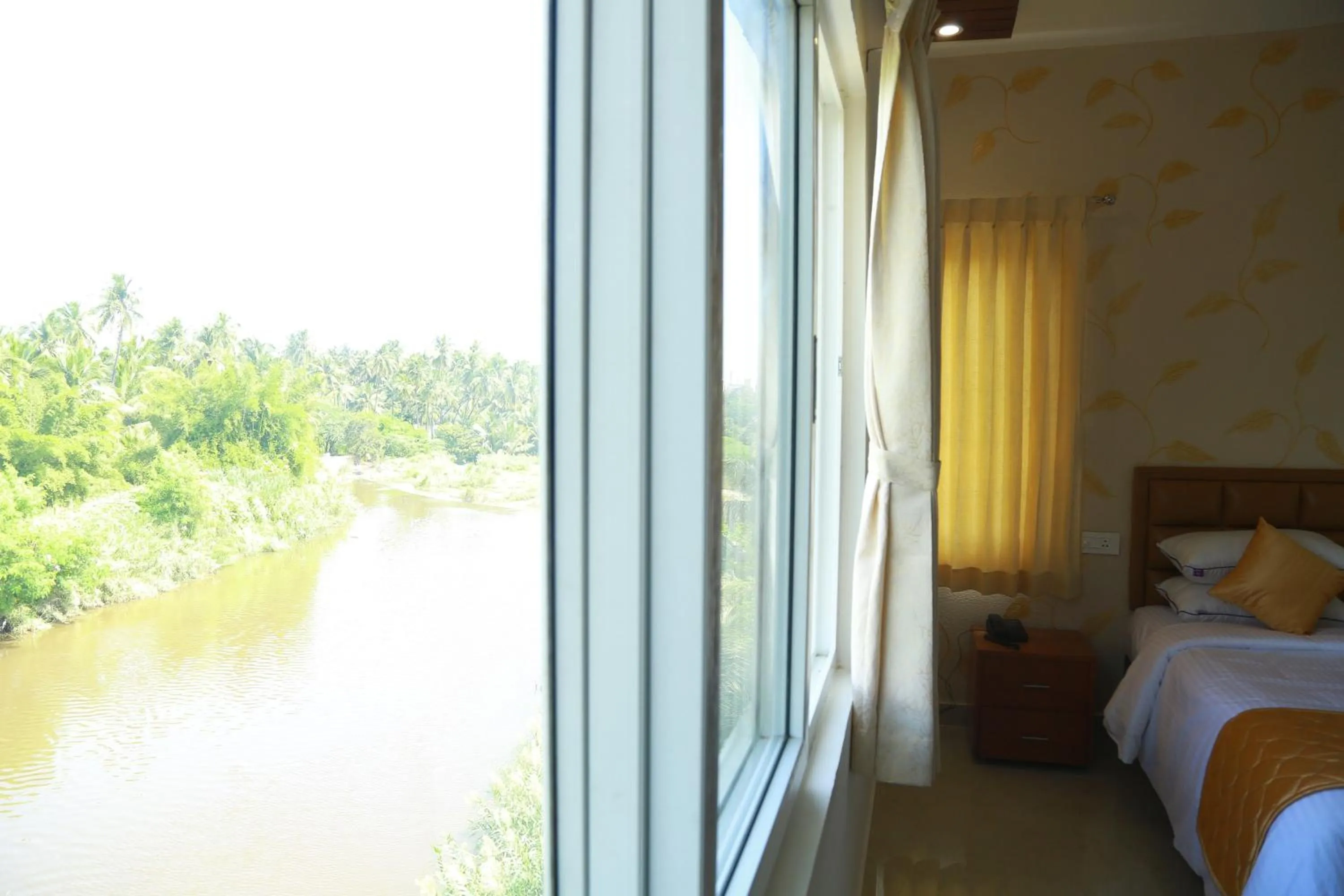 River view, Bed in THE RIVIERA