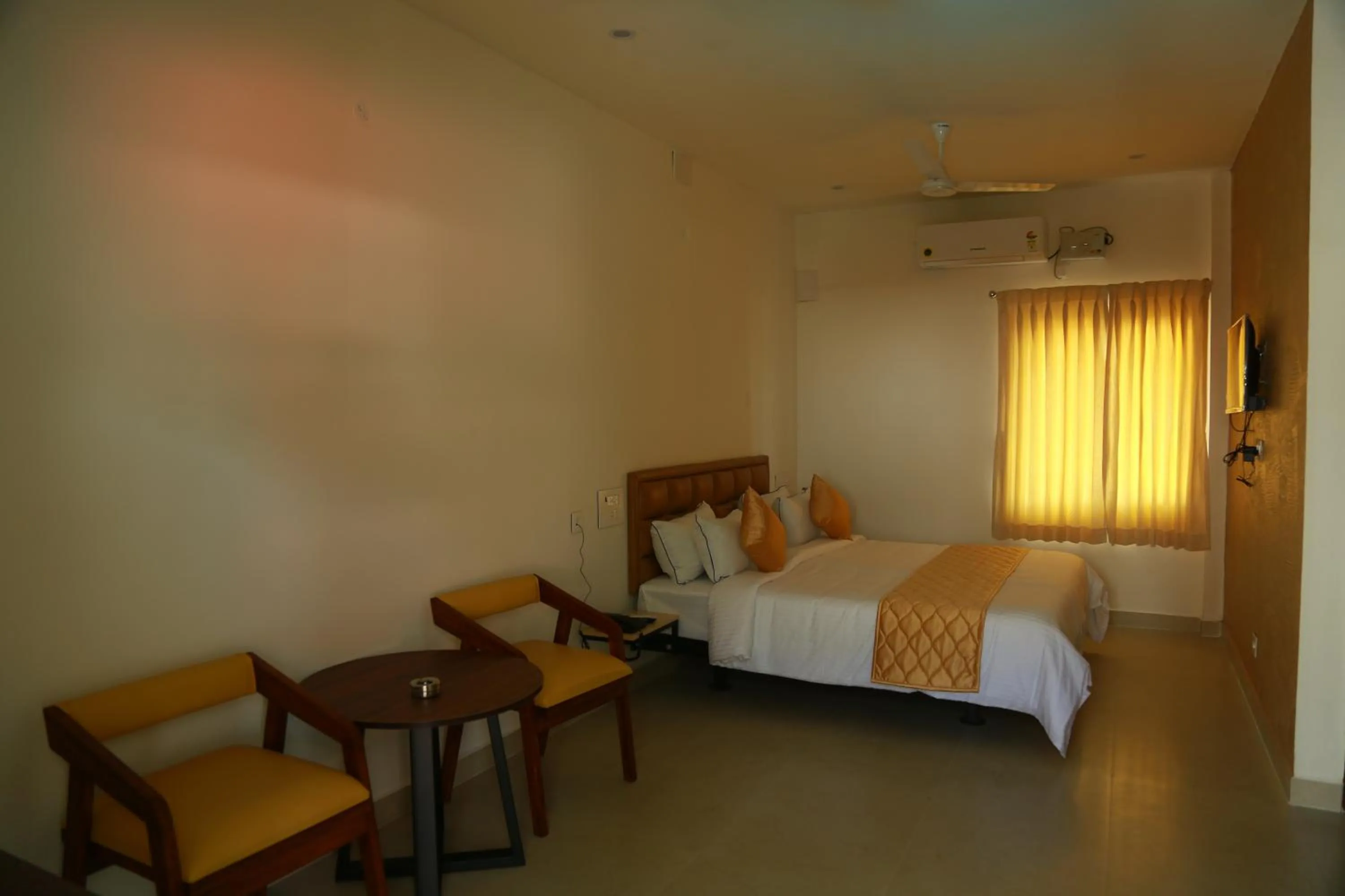 Photo of the whole room, Bed in THE RIVIERA