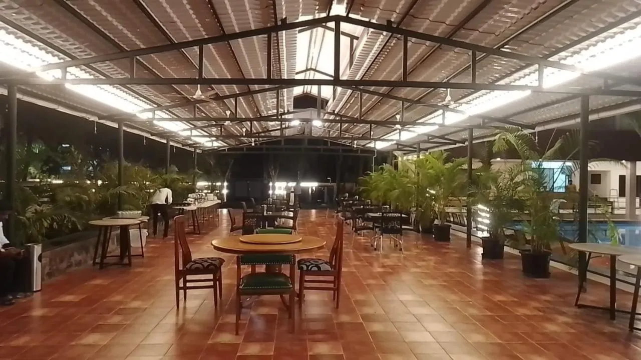 Restaurant/places to eat in THE RIVIERA