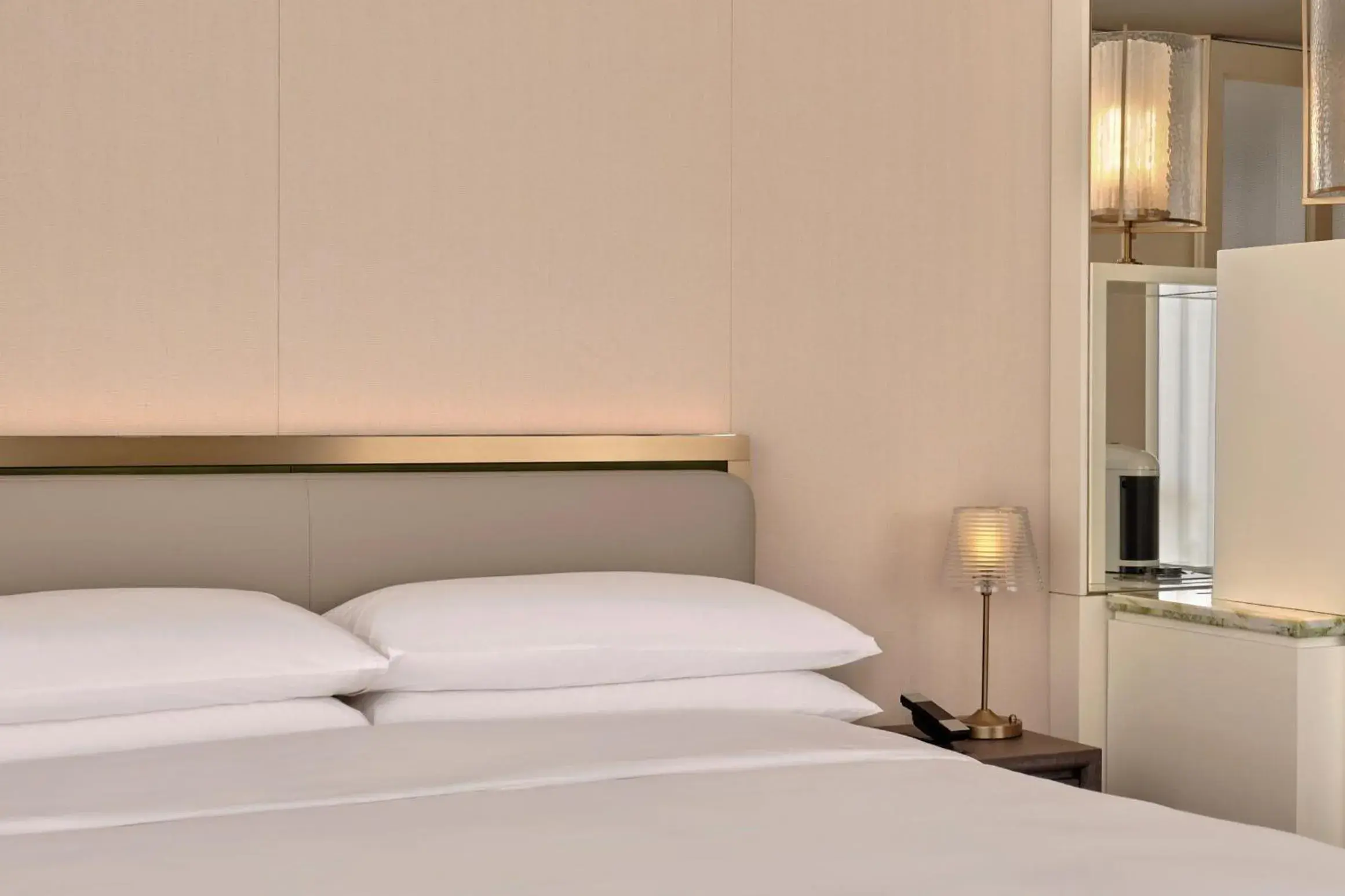 Photo of the whole room, Bed in Regent Shanghai on the Bund Photo of the whole room, Bed in Regent Shanghai on the Bund