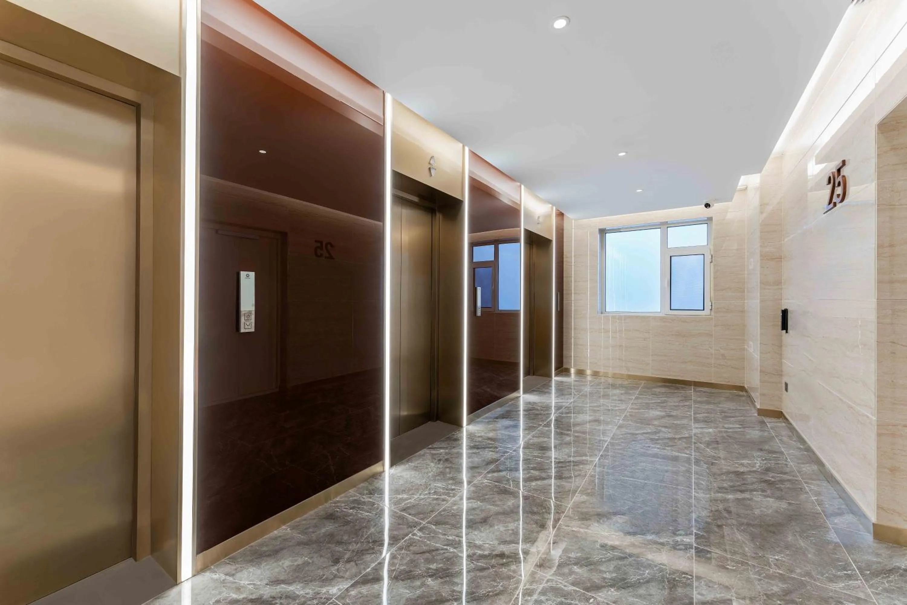 elevator in Holiday Inn Express Weifang City Center by IHG