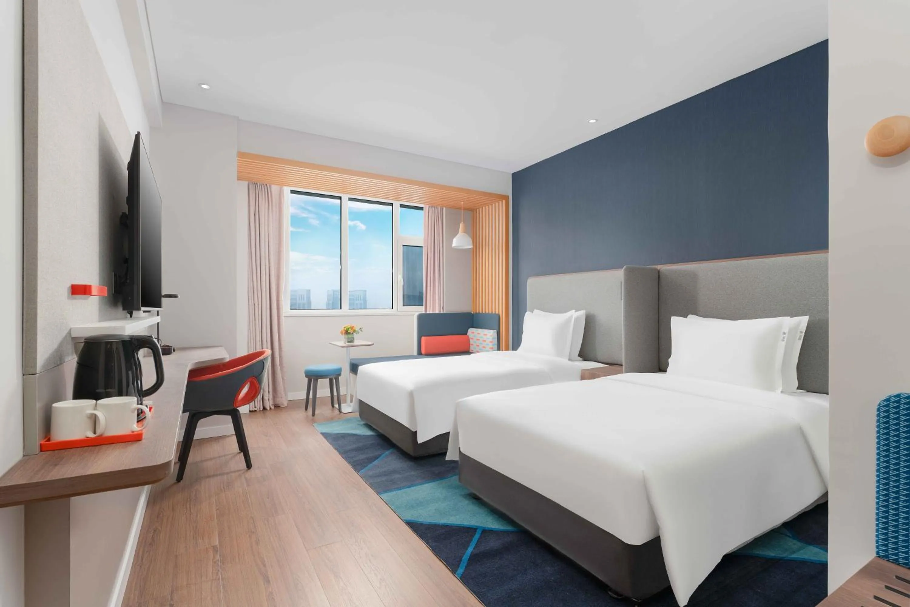 Photo of the whole room, Bed in Holiday Inn Express Weifang City Center by IHG