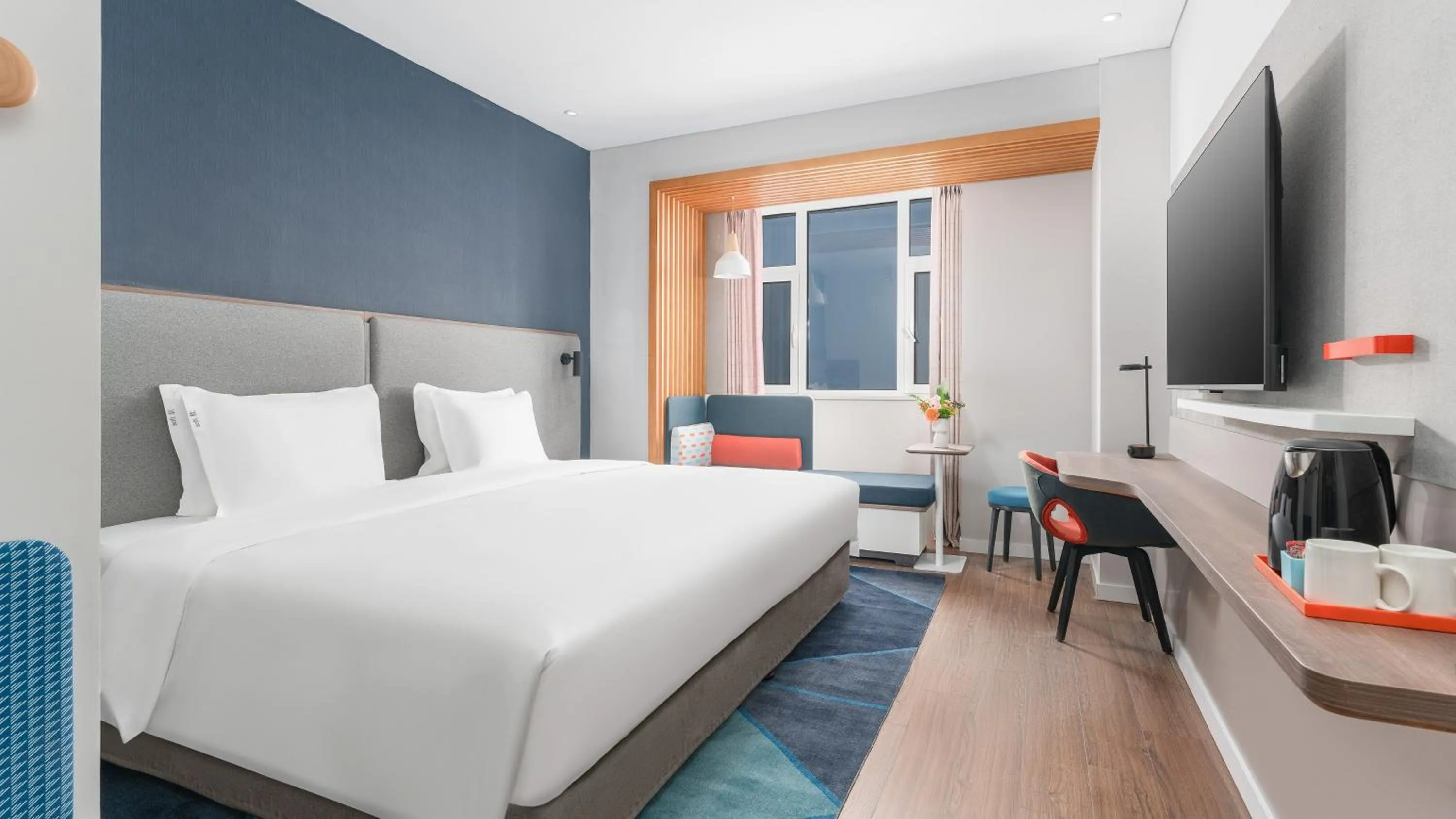 Photo of the whole room, Bed in Holiday Inn Express Weifang City Center by IHG