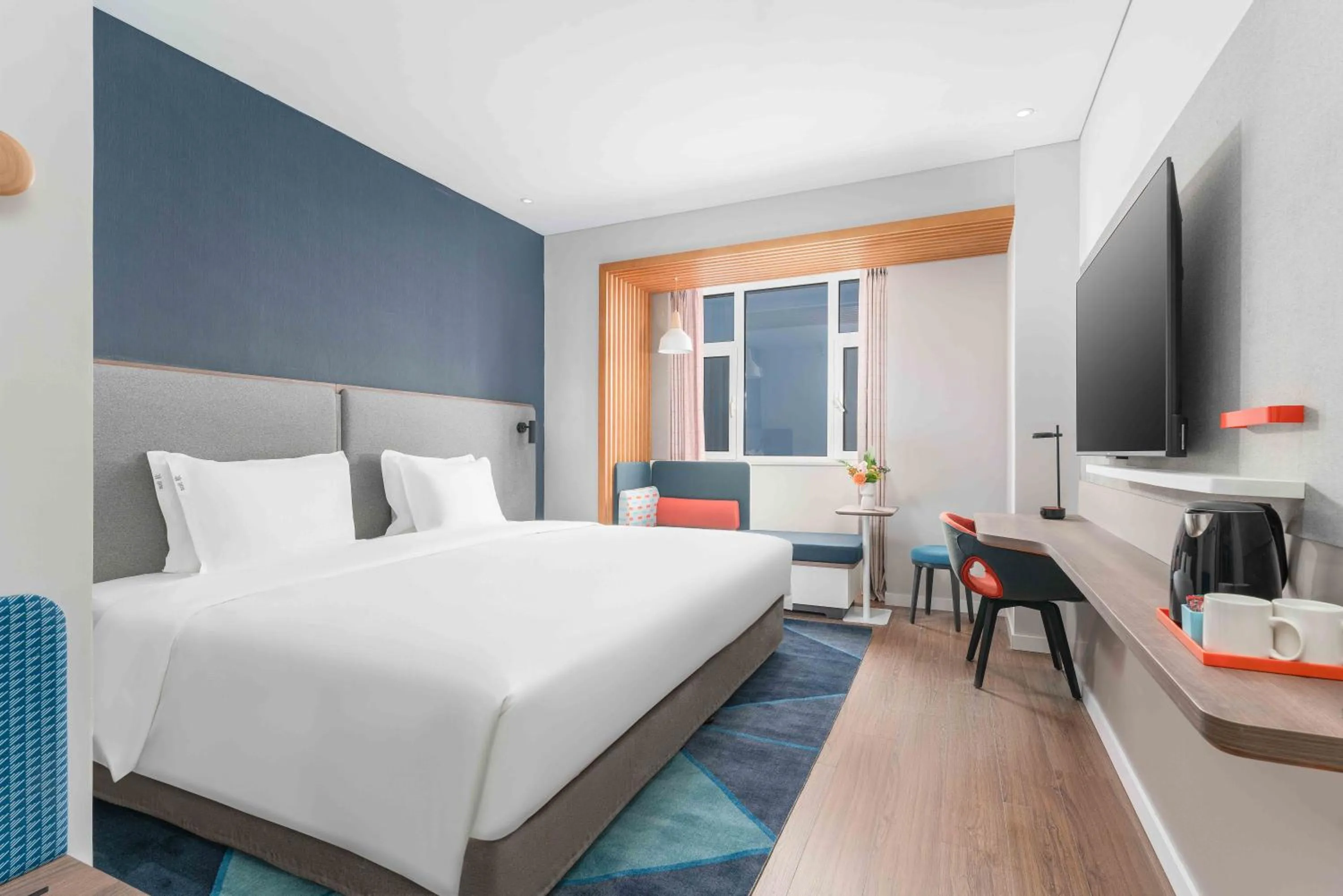Photo of the whole room, Bed in Holiday Inn Express Weifang City Center by IHG