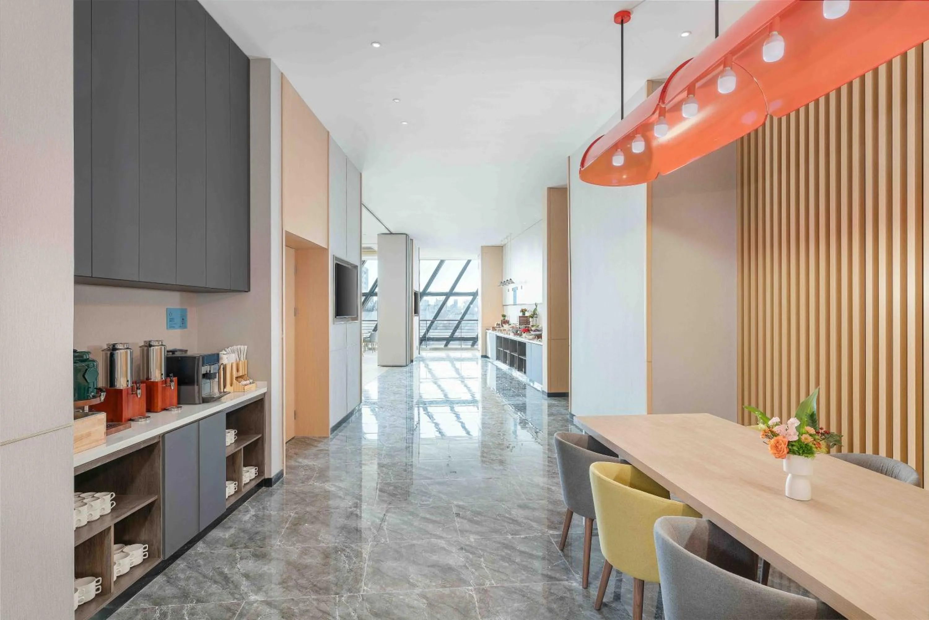 Restaurant/places to eat in Holiday Inn Express Weifang City Center by IHG