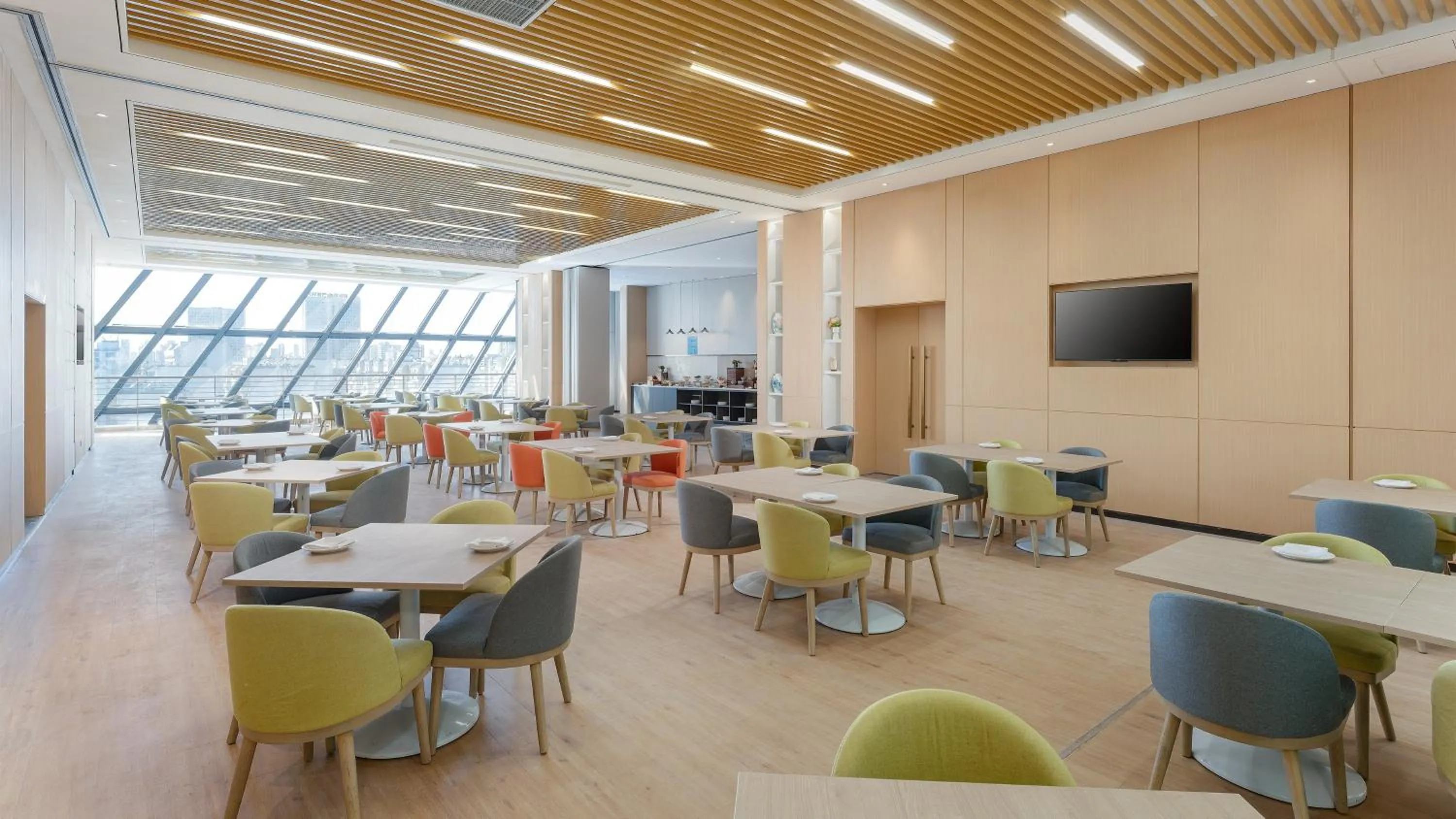 Restaurant/places to eat in Holiday Inn Express Weifang City Center by IHG