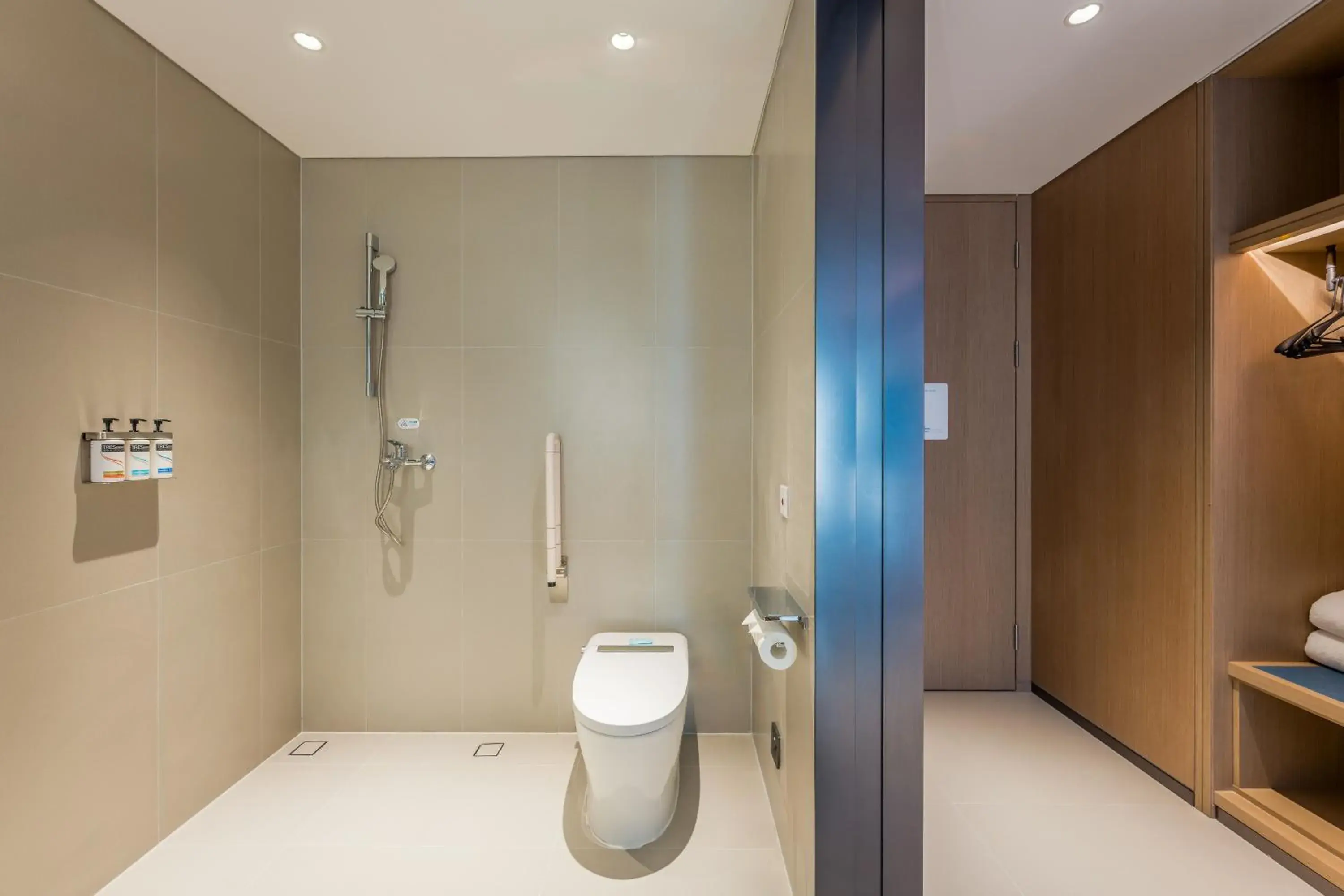 Bathroom in Holiday Inn Express Heze City Center, an IHG Hotel Bathroom in Holiday Inn Express Heze City Center, an IHG Hotel