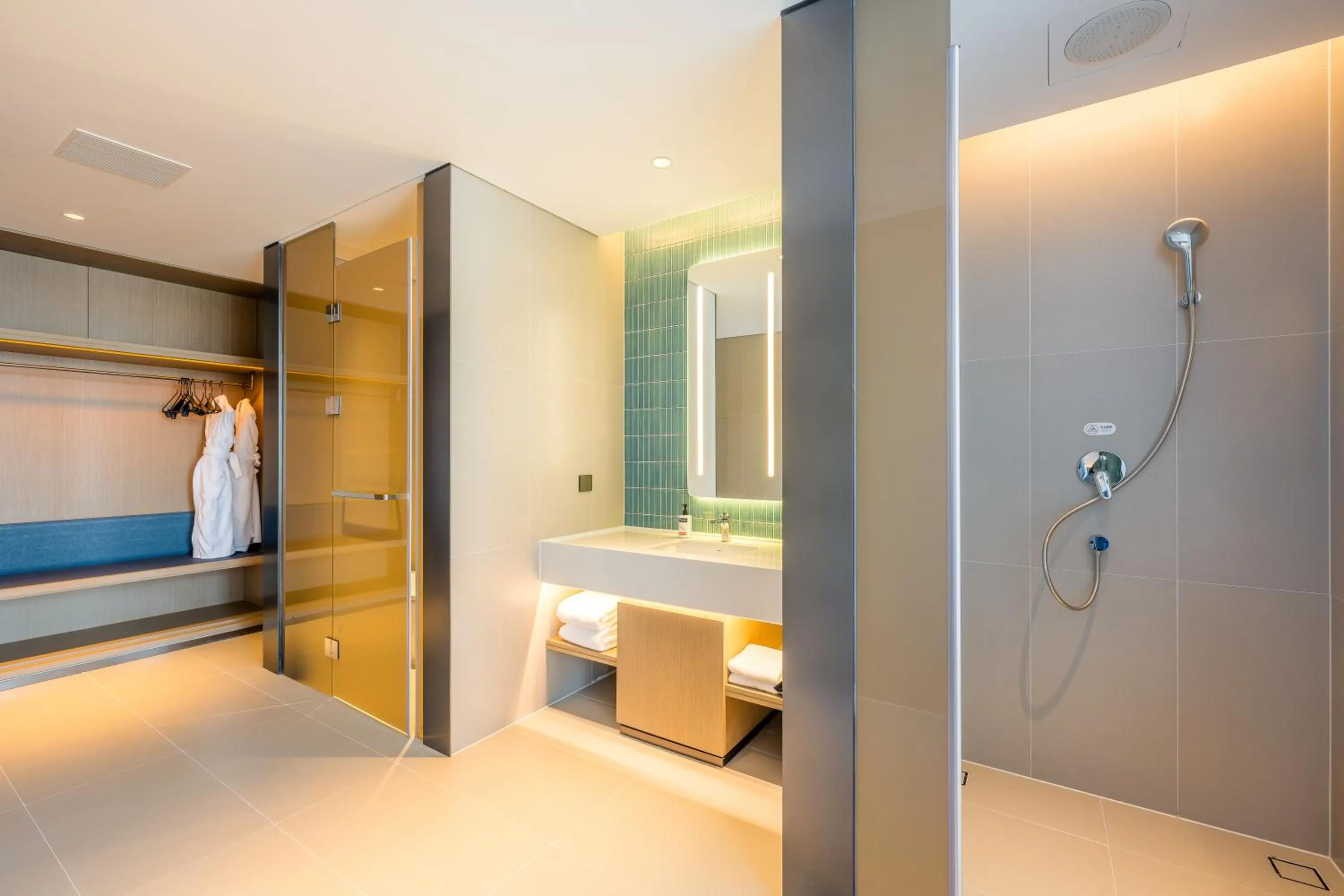 Bathroom in Holiday Inn Express Heze City Center, an IHG Hotel