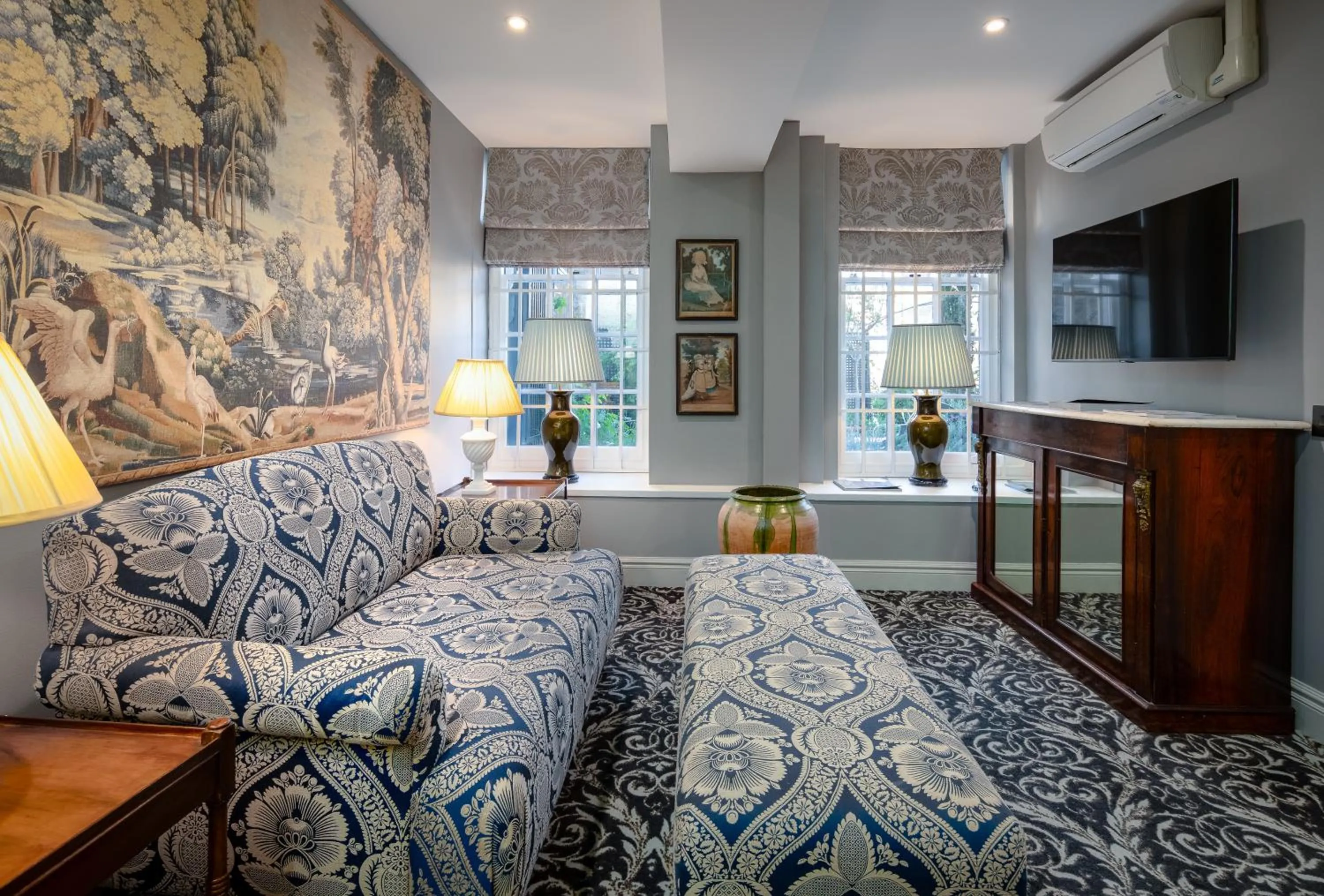 Bed in No. 30 Knightsbridge