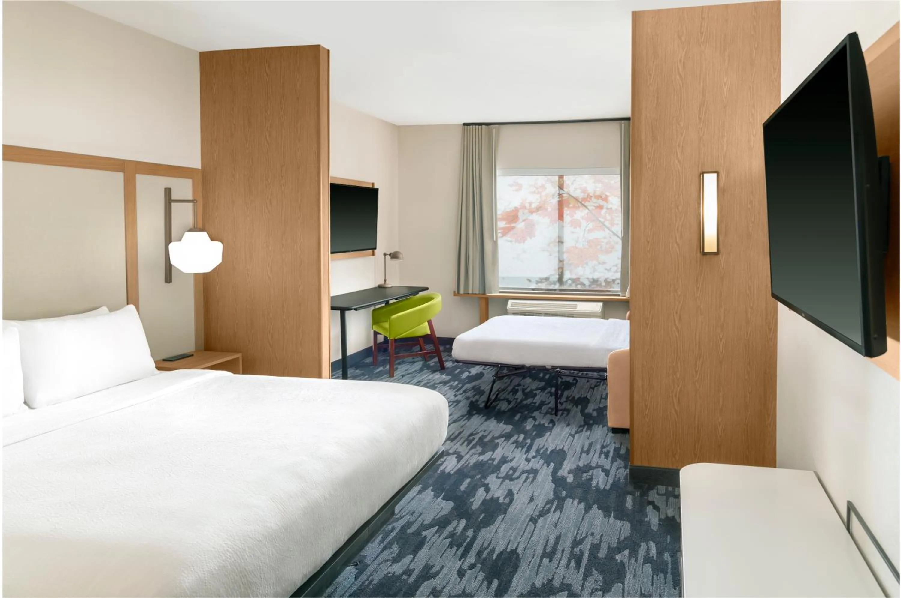 Communal lounge/ TV room, Bed in Fairfield by Marriott Inn & Suites Detroit Taylor