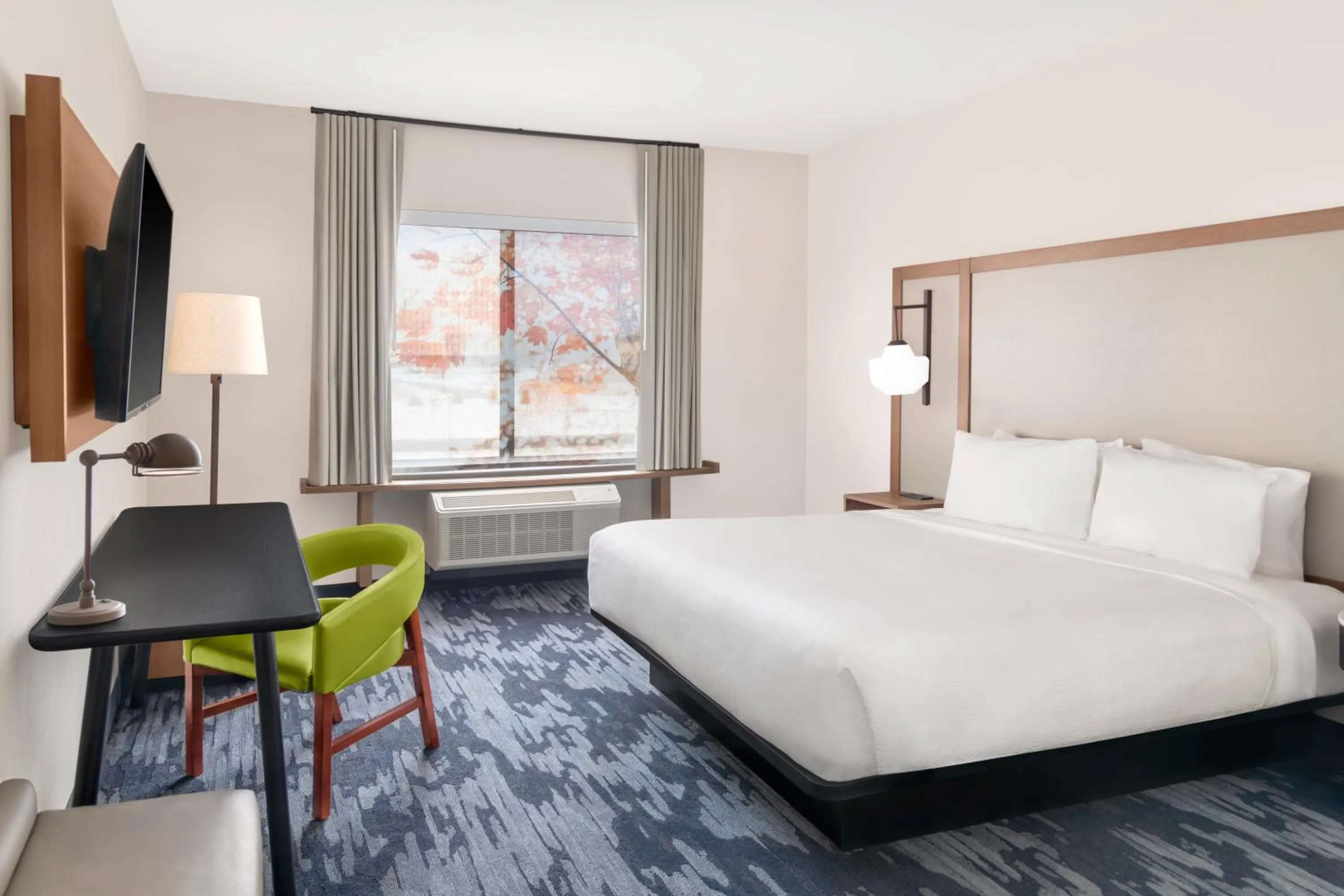 Communal lounge/ TV room, Bed in Fairfield by Marriott Inn & Suites Detroit Taylor