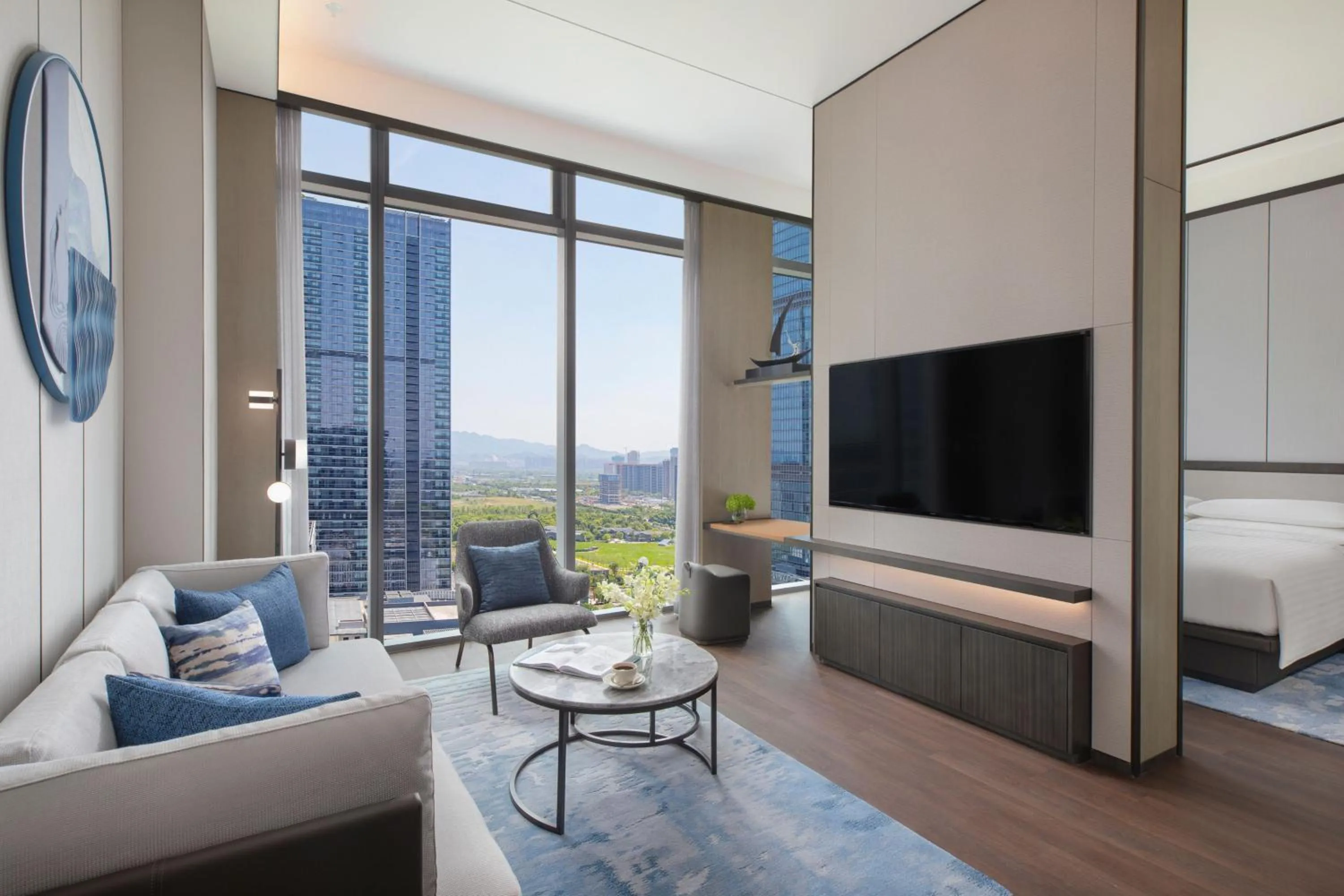 Photo of the whole room, Bed in Marriott Executive Apartments Hangzhou