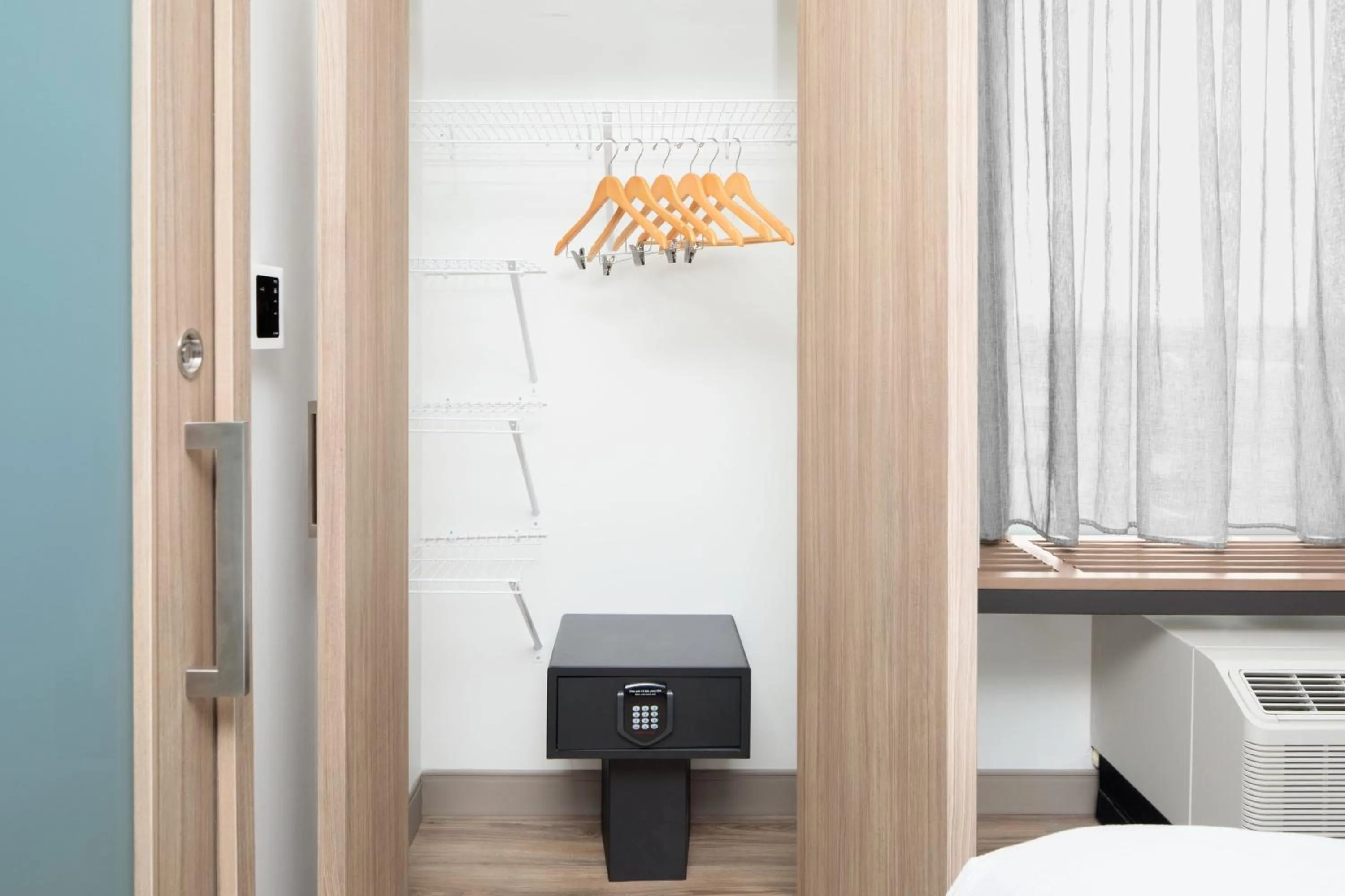 Photo of the whole room in SpringHill Suites by Marriott Roanoke North