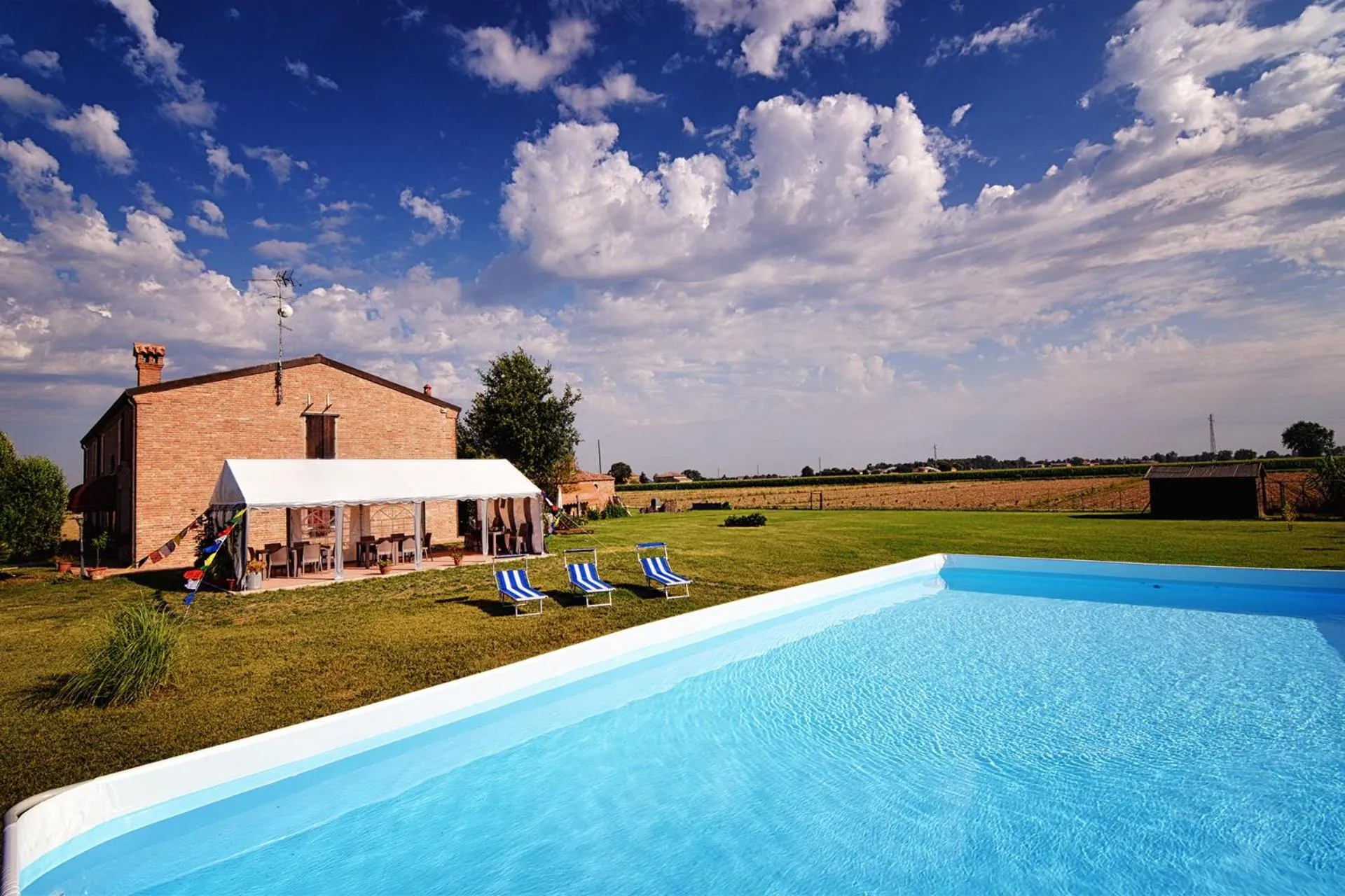 Swimming pool in Il Frattiero B&B